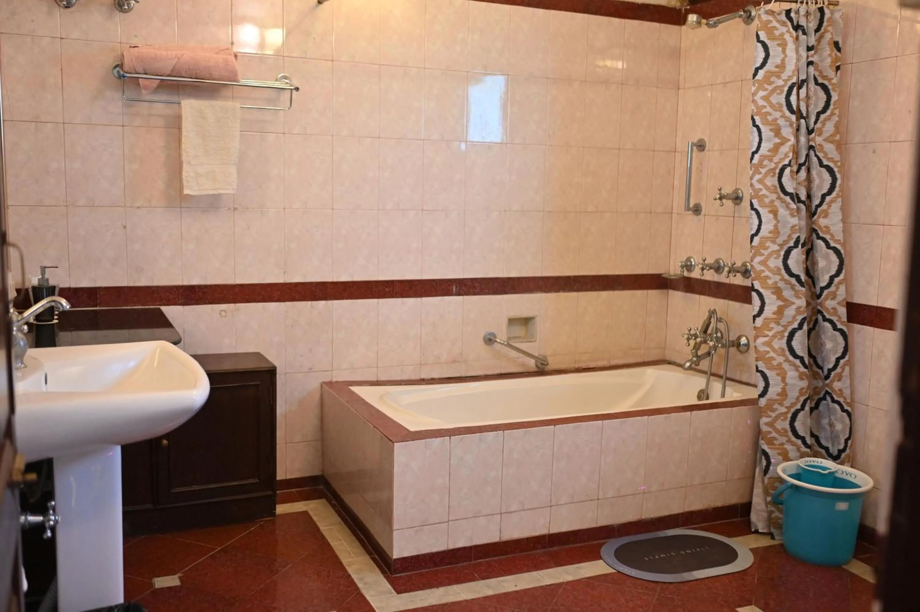 Shower in Banyan Grove