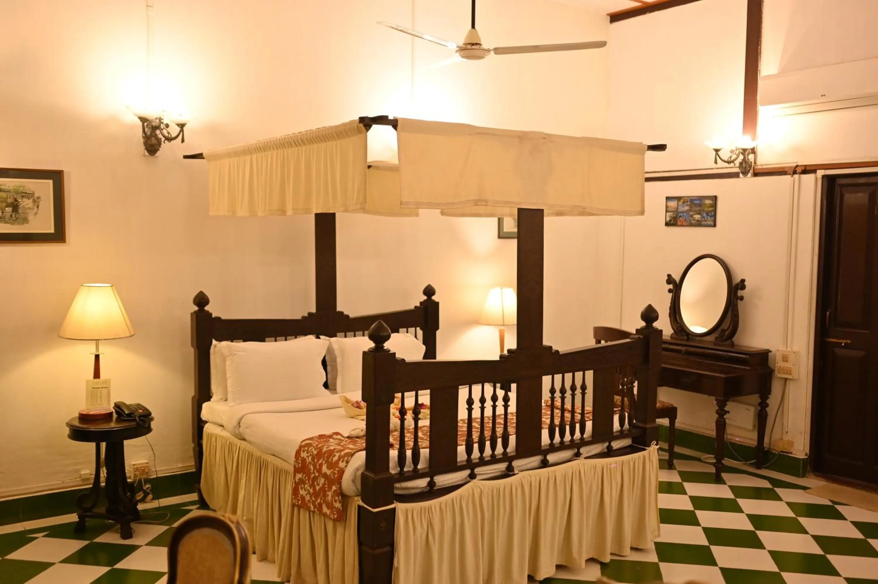 Bed in Banyan Grove