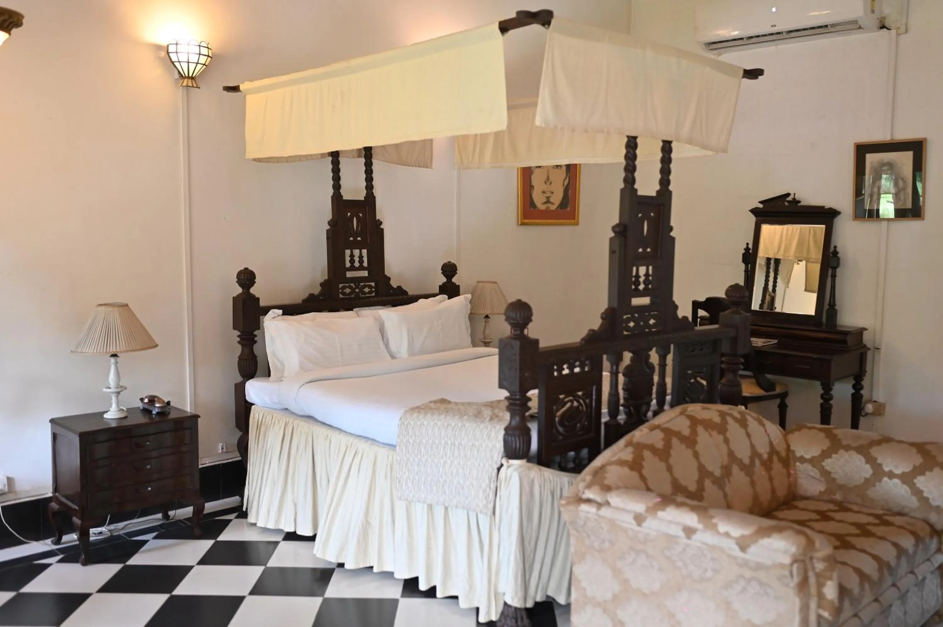 Bed in Banyan Grove