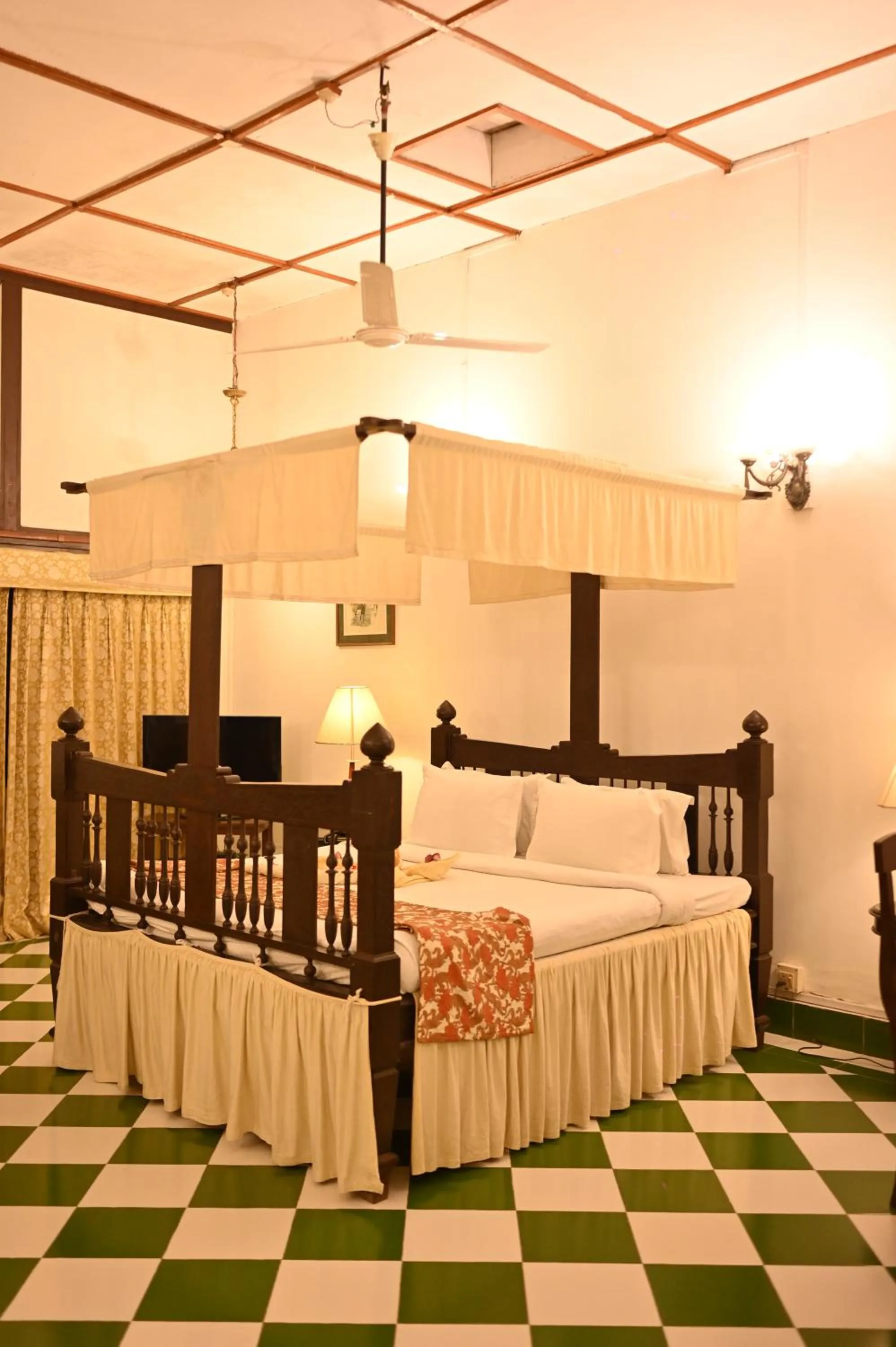 Bed in Banyan Grove