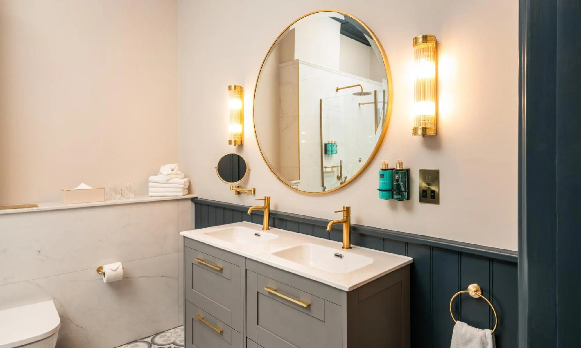 Bathroom in The Trinity City Hotel