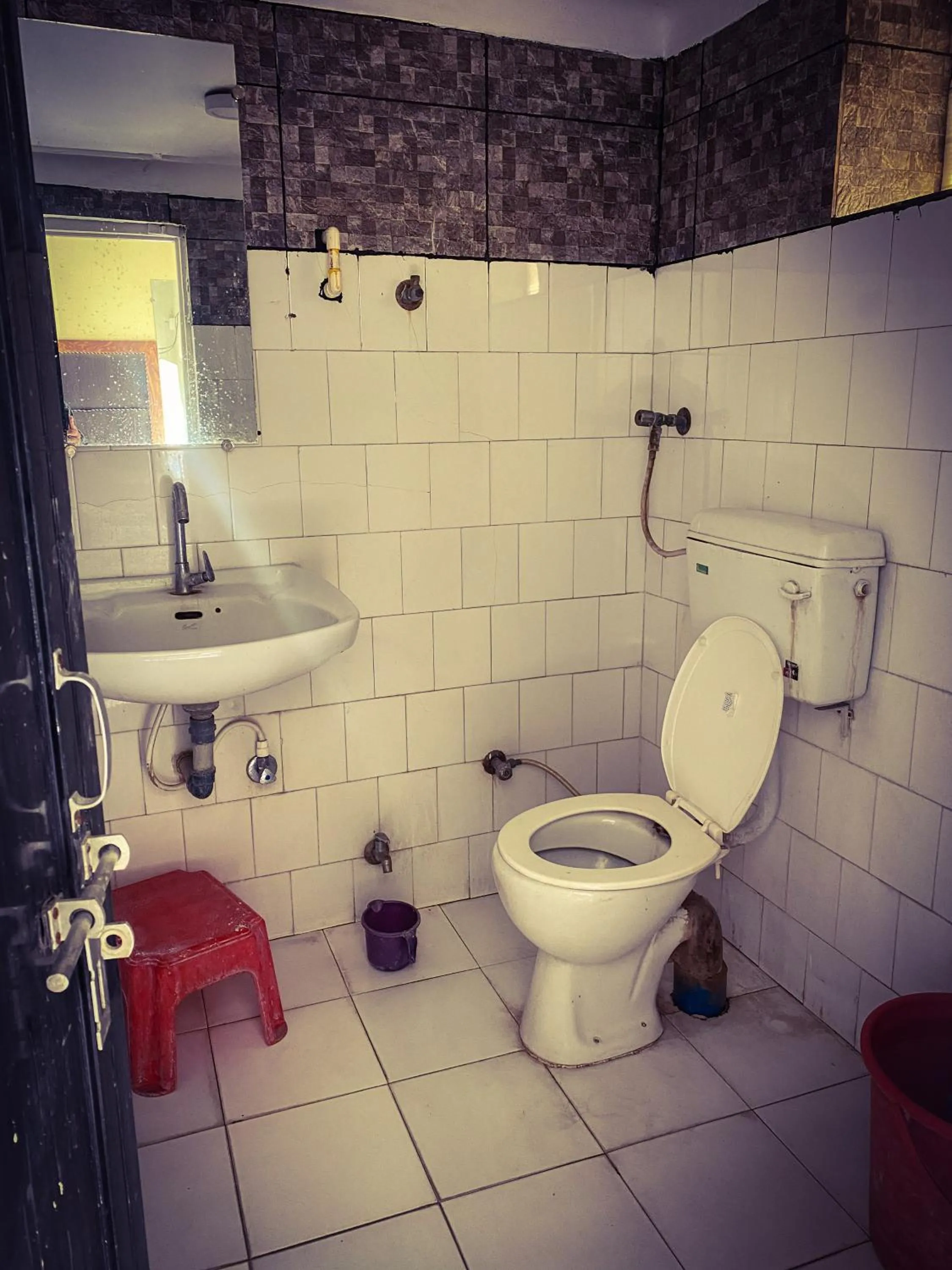 Bathroom in Hotel Anand Palace