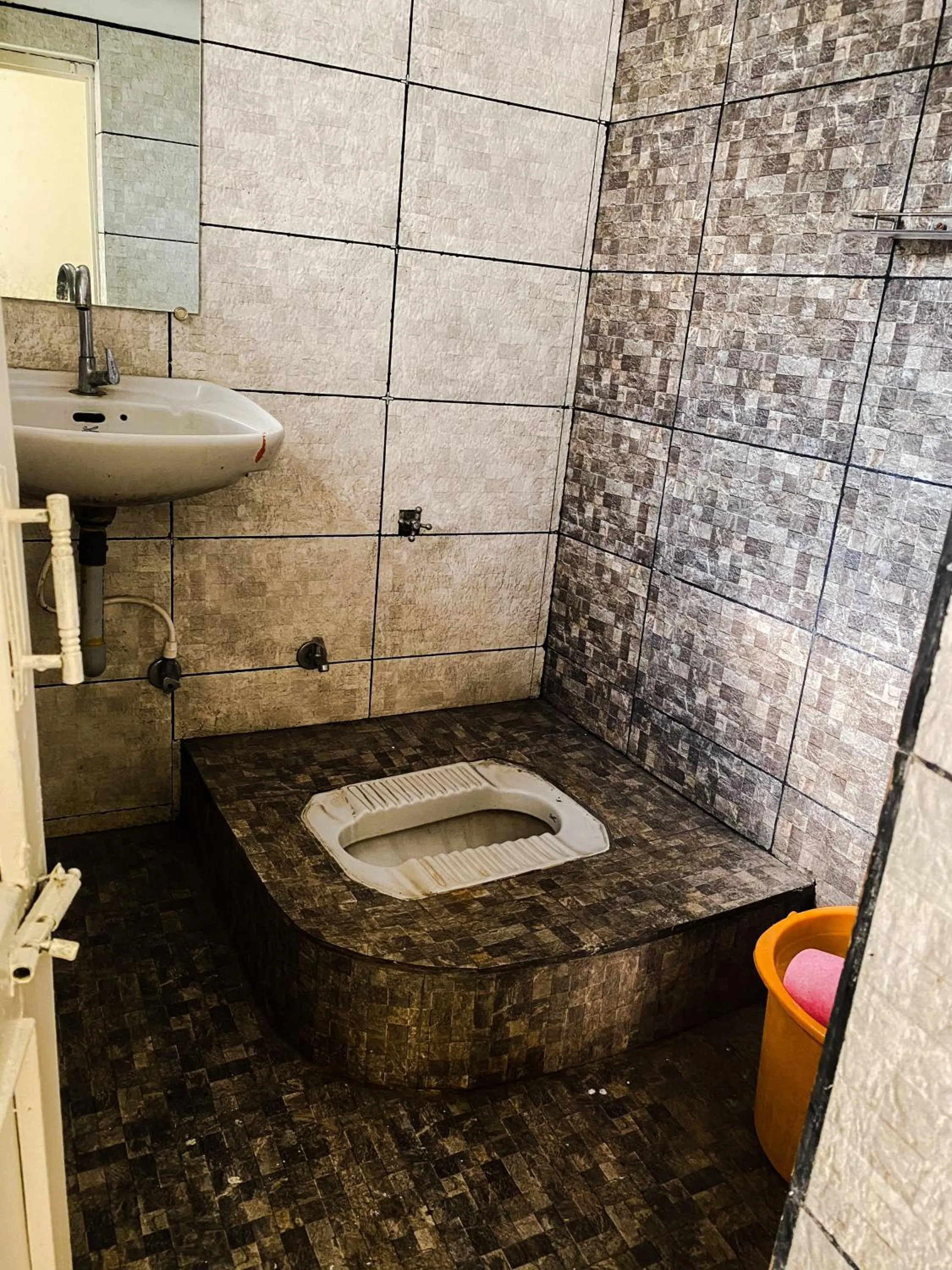 Bathroom in Hotel Anand Palace