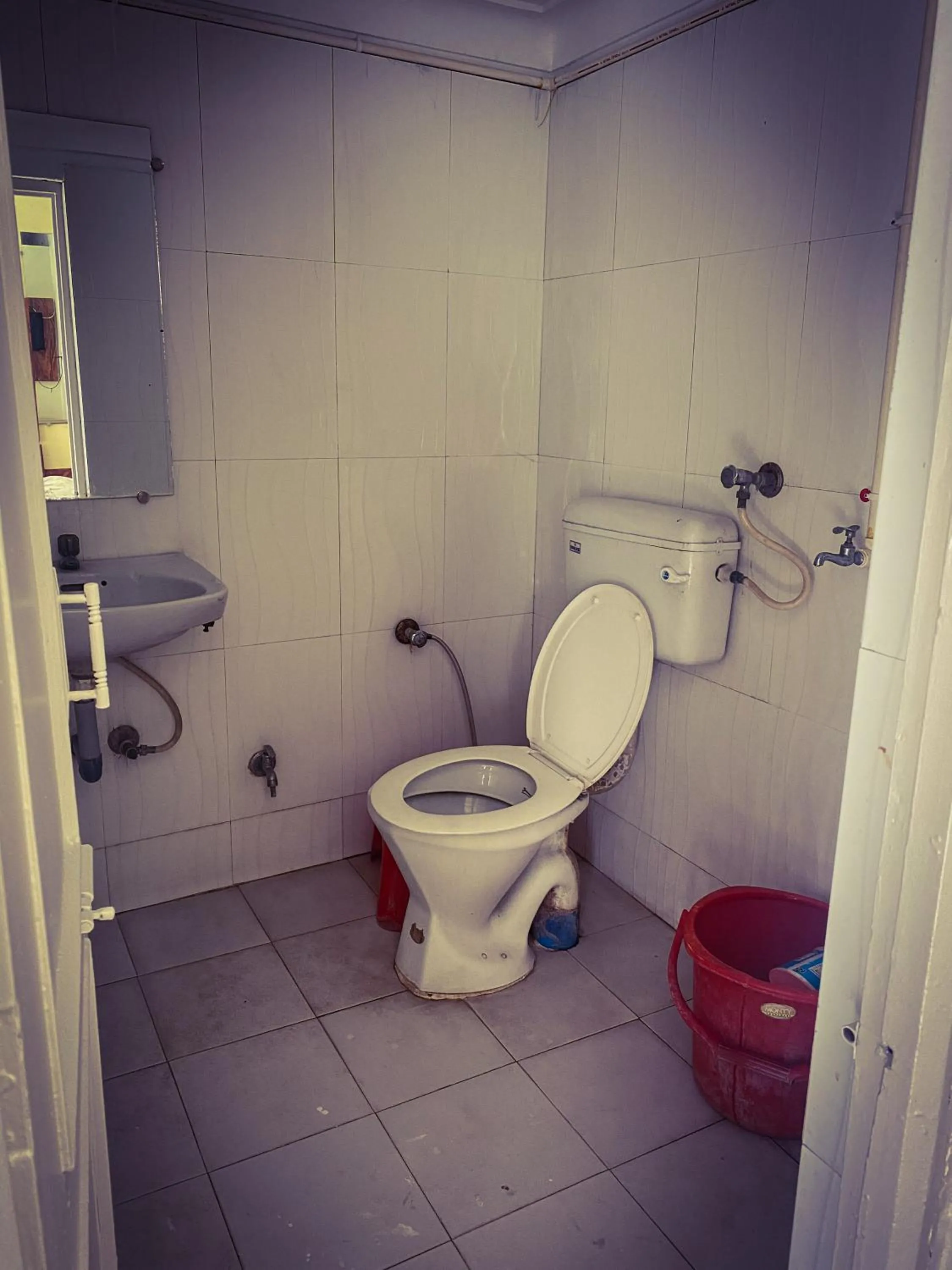 Bathroom in Hotel Anand Palace