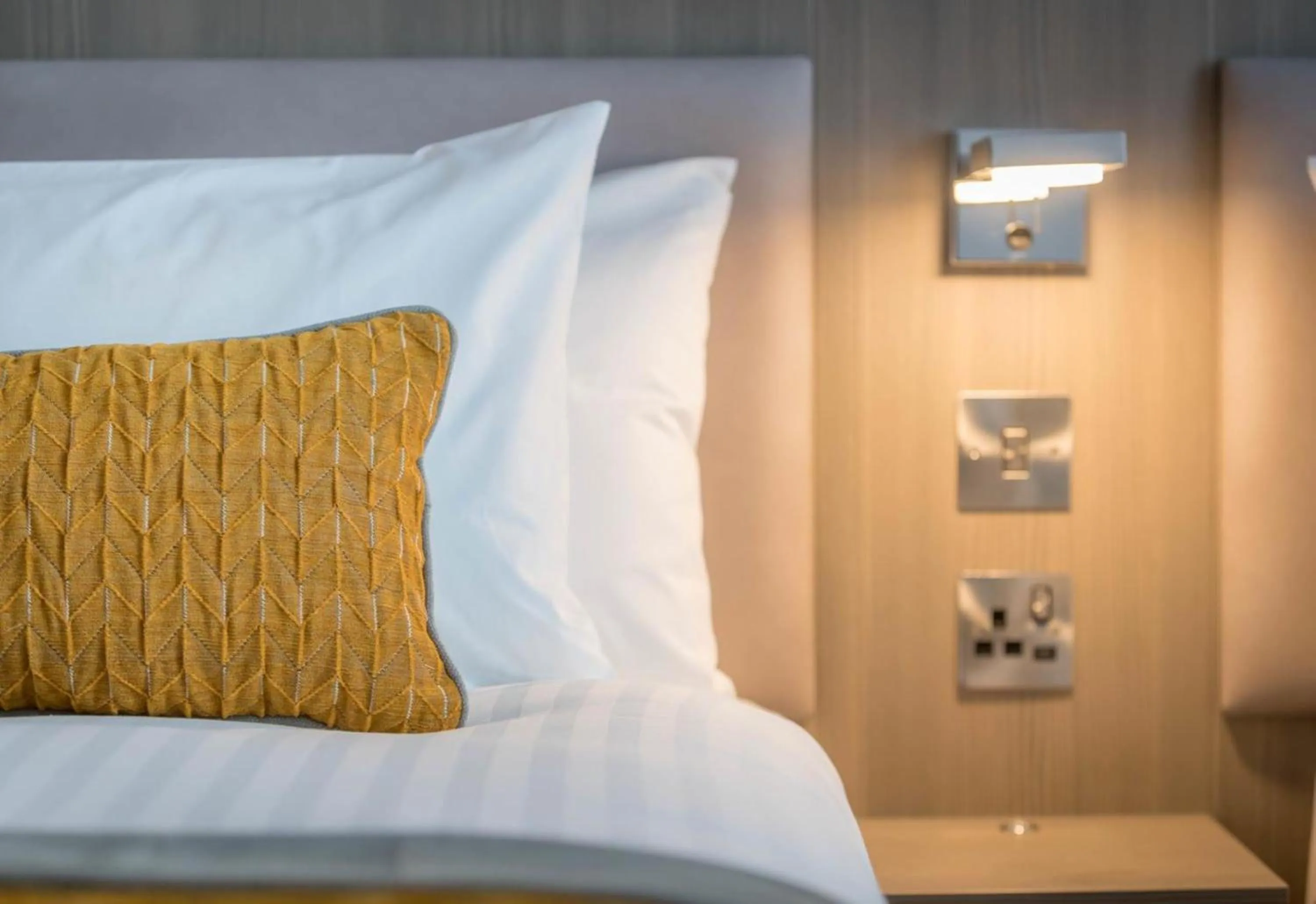 Bedroom, Bed in Maldron Hotel Derry