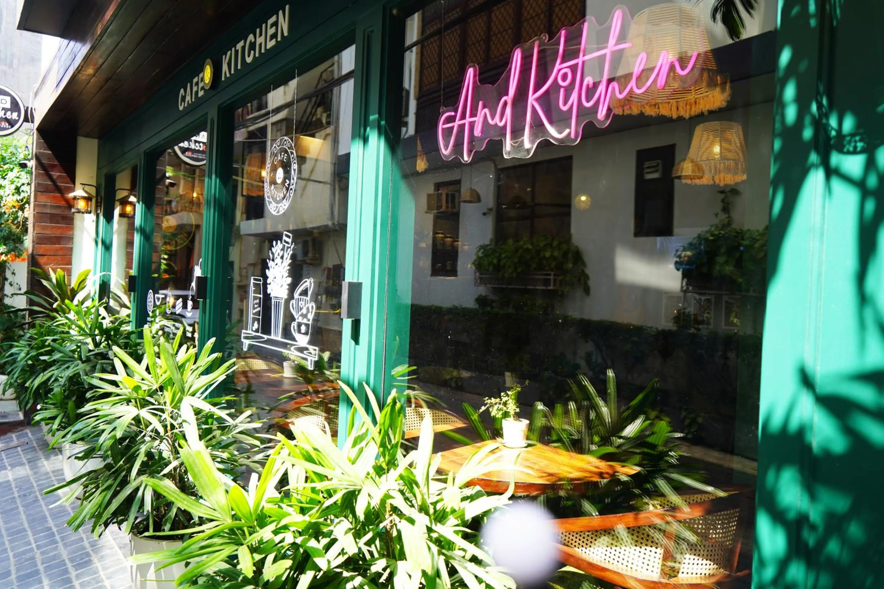 Restaurant/places to eat in Anand Bhawan