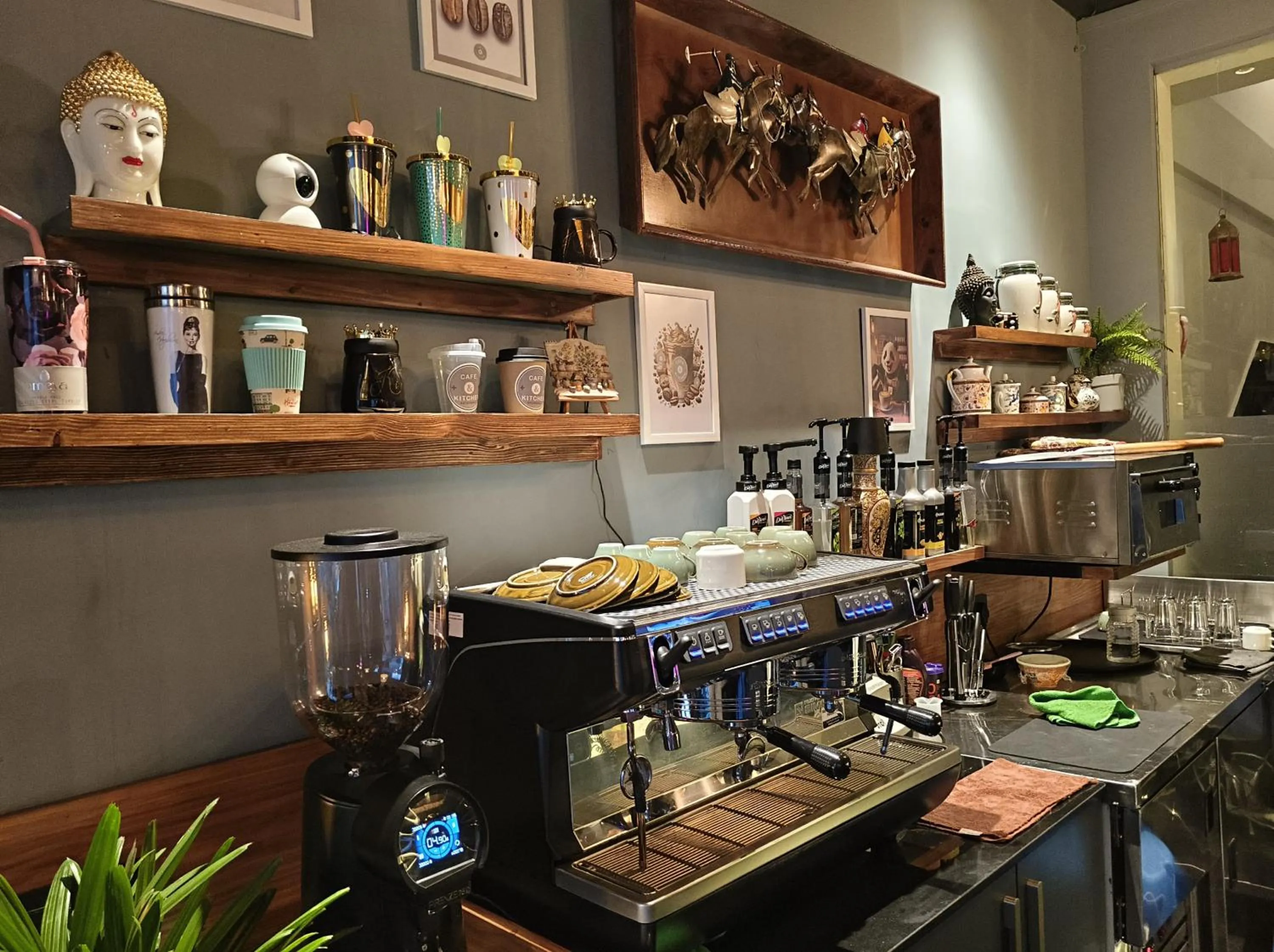 Coffee/tea facilities in Anand Bhawan