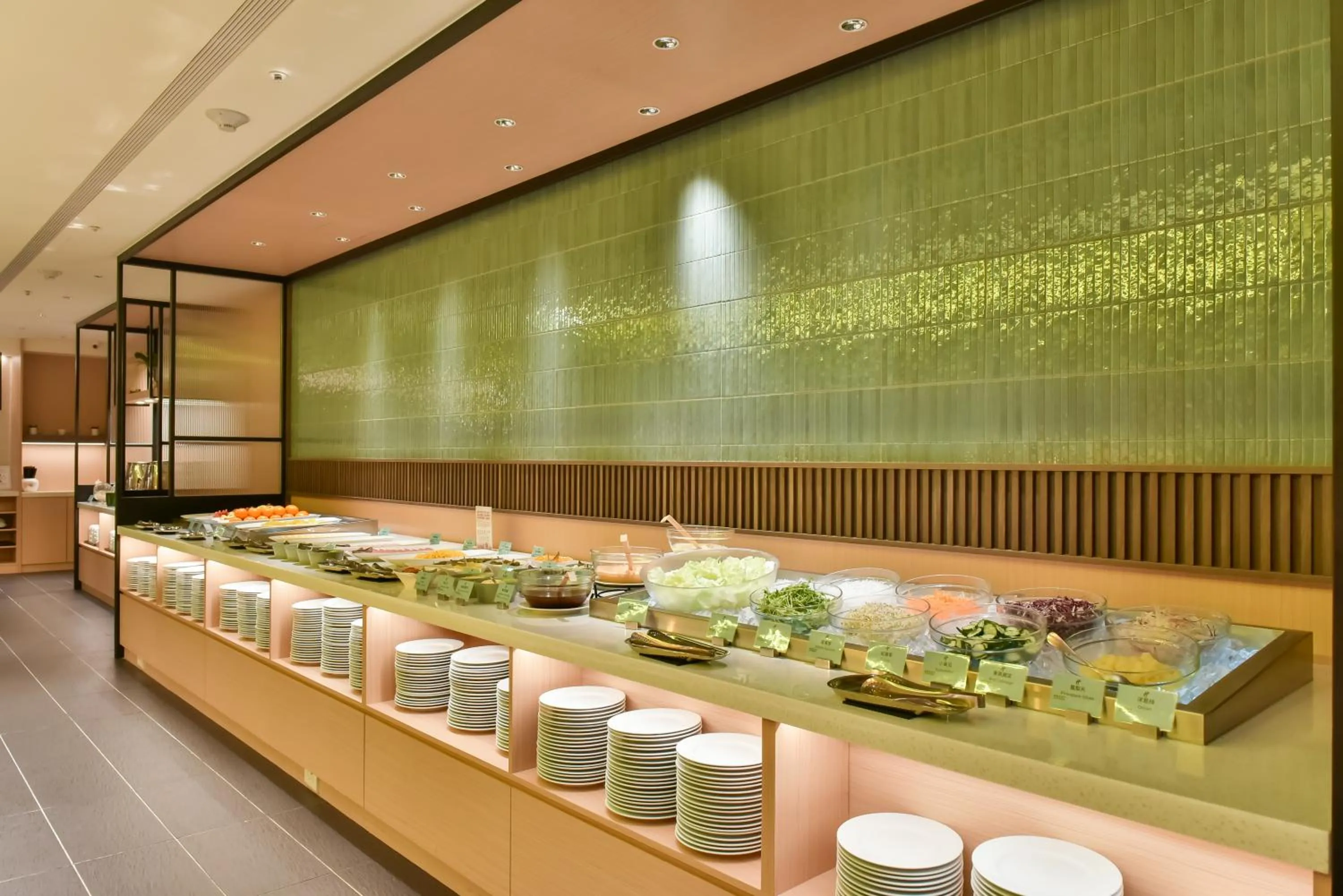 Restaurant/places to eat in Holiday Inn Taoyuan Airport by IHG