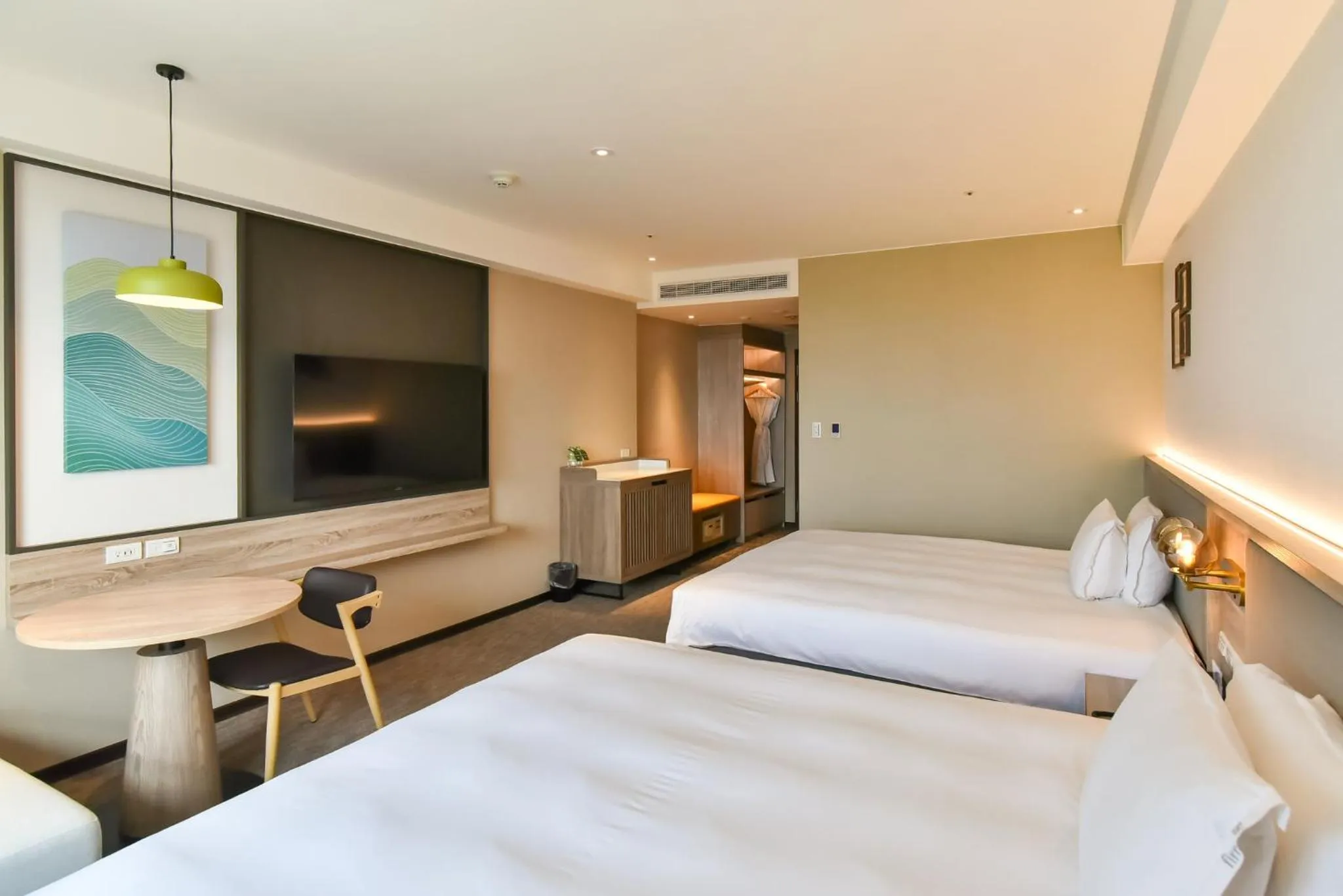 Photo of the whole room, Bed in Holiday Inn Taoyuan Airport by IHG