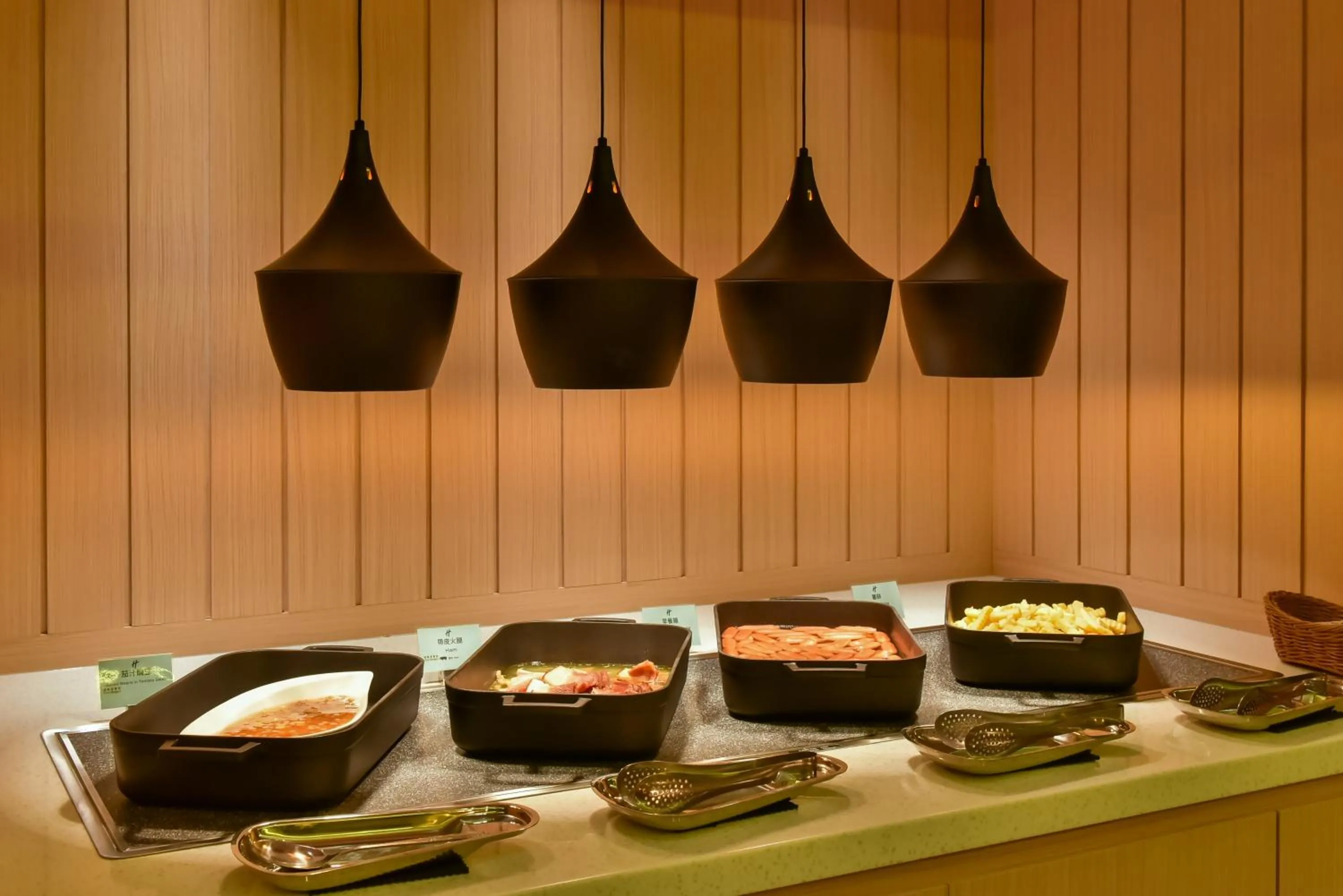 Restaurant/places to eat in Holiday Inn Taoyuan Airport by IHG