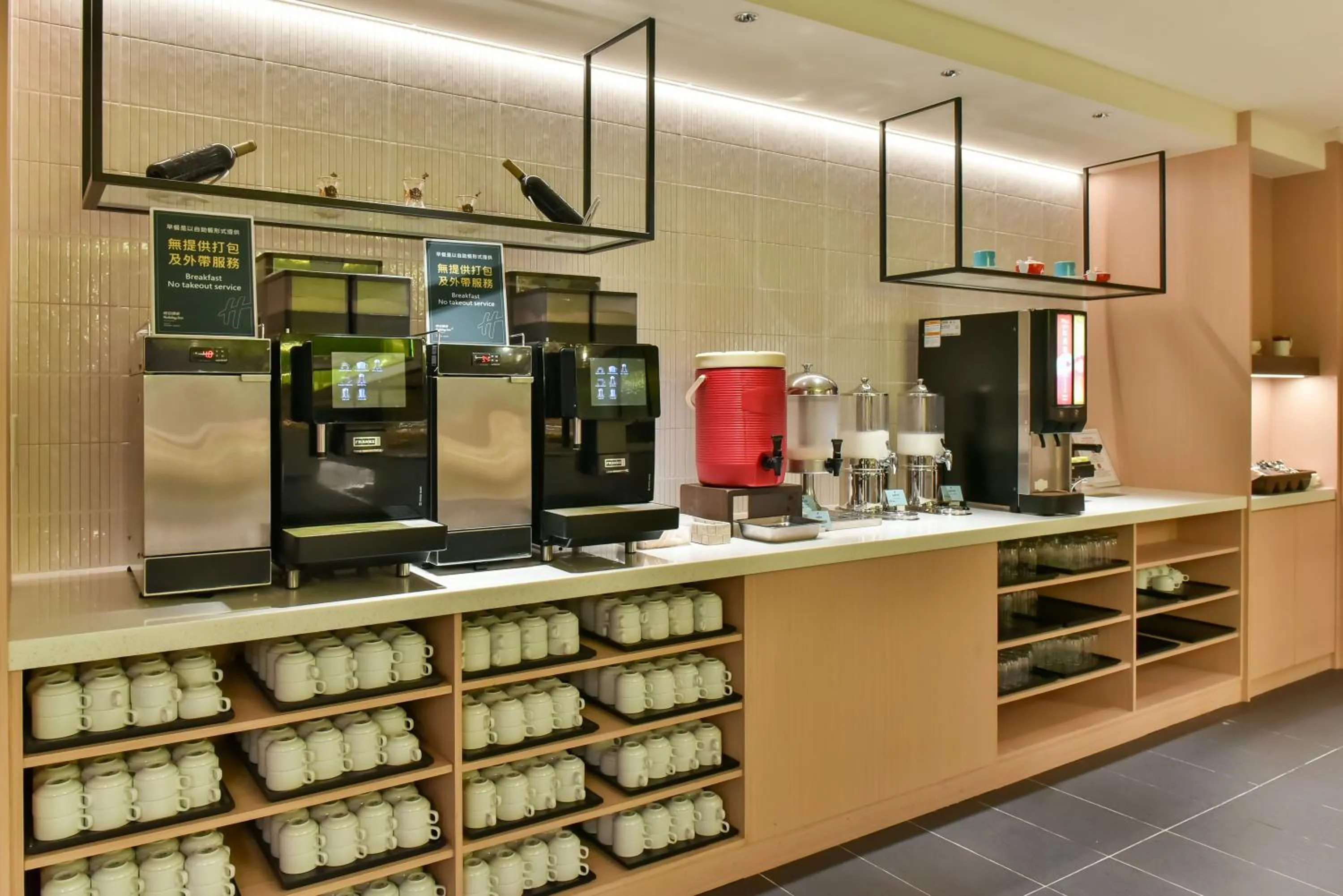 Restaurant/places to eat in Holiday Inn Taoyuan Airport by IHG