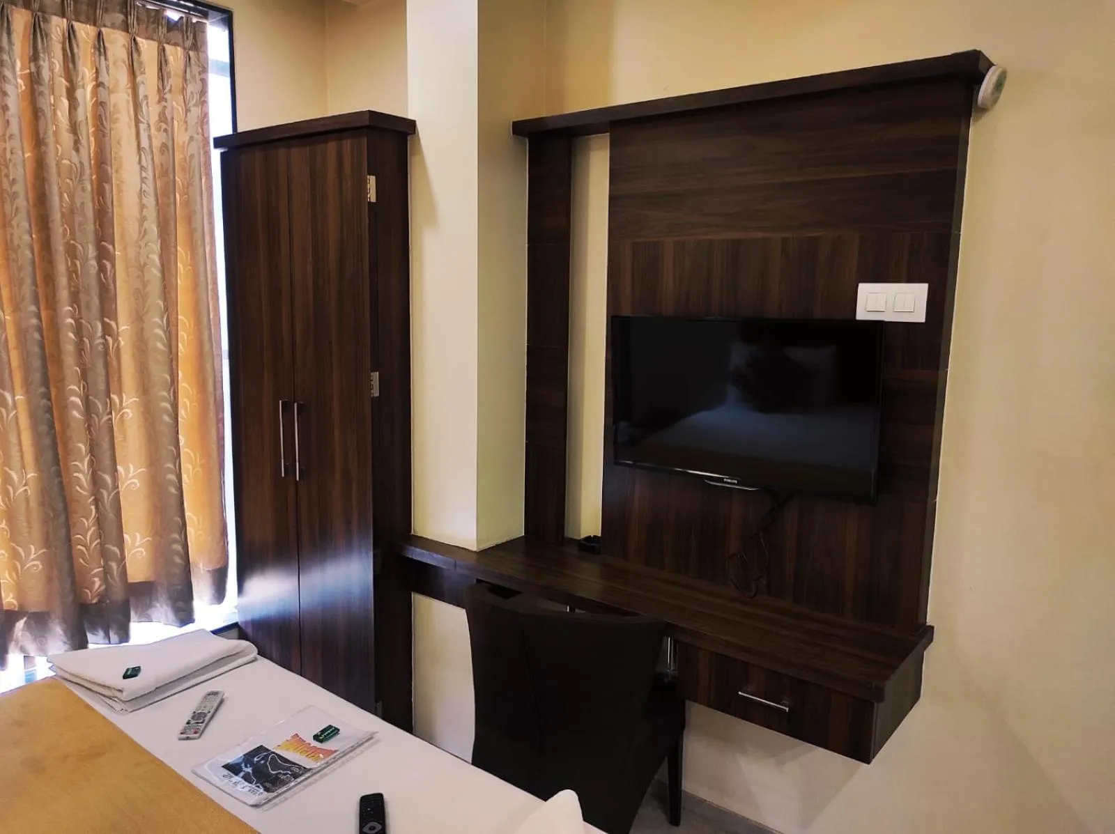 TV and multimedia, Bed in Manasi Pride