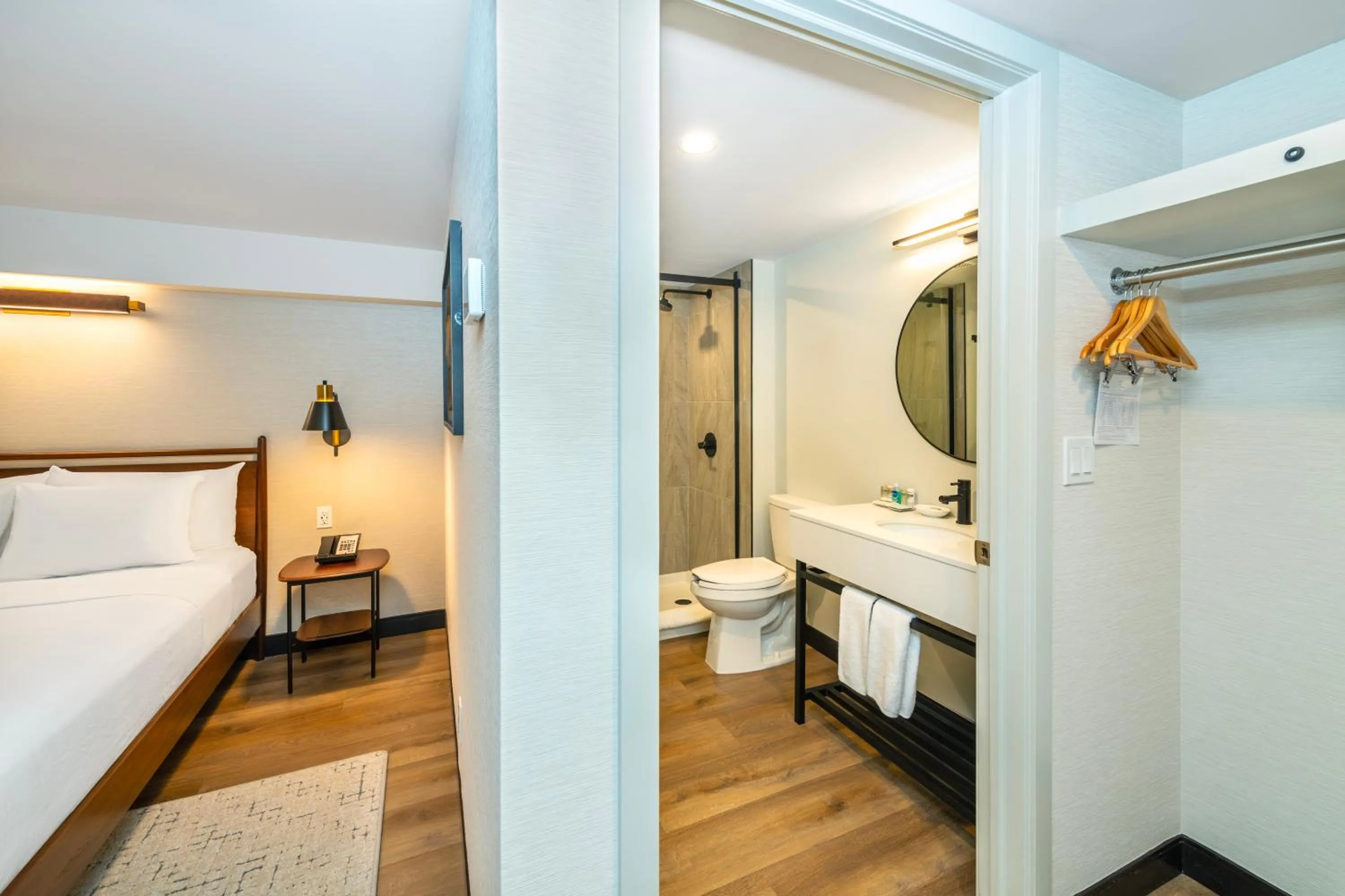 Toilet, Bed in Charltons Banff