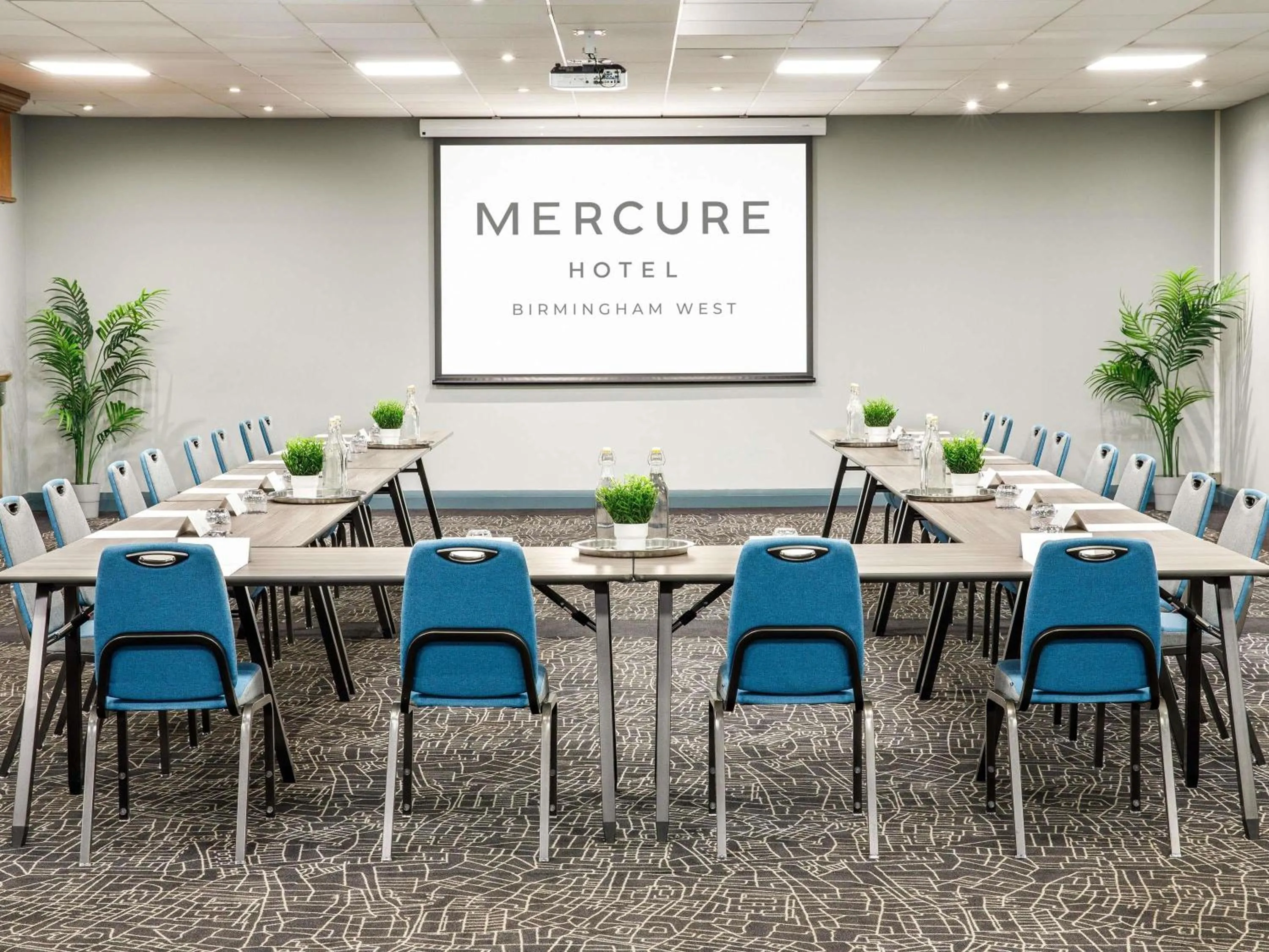 Meeting/conference room in Mercure Birmingham West Hotel