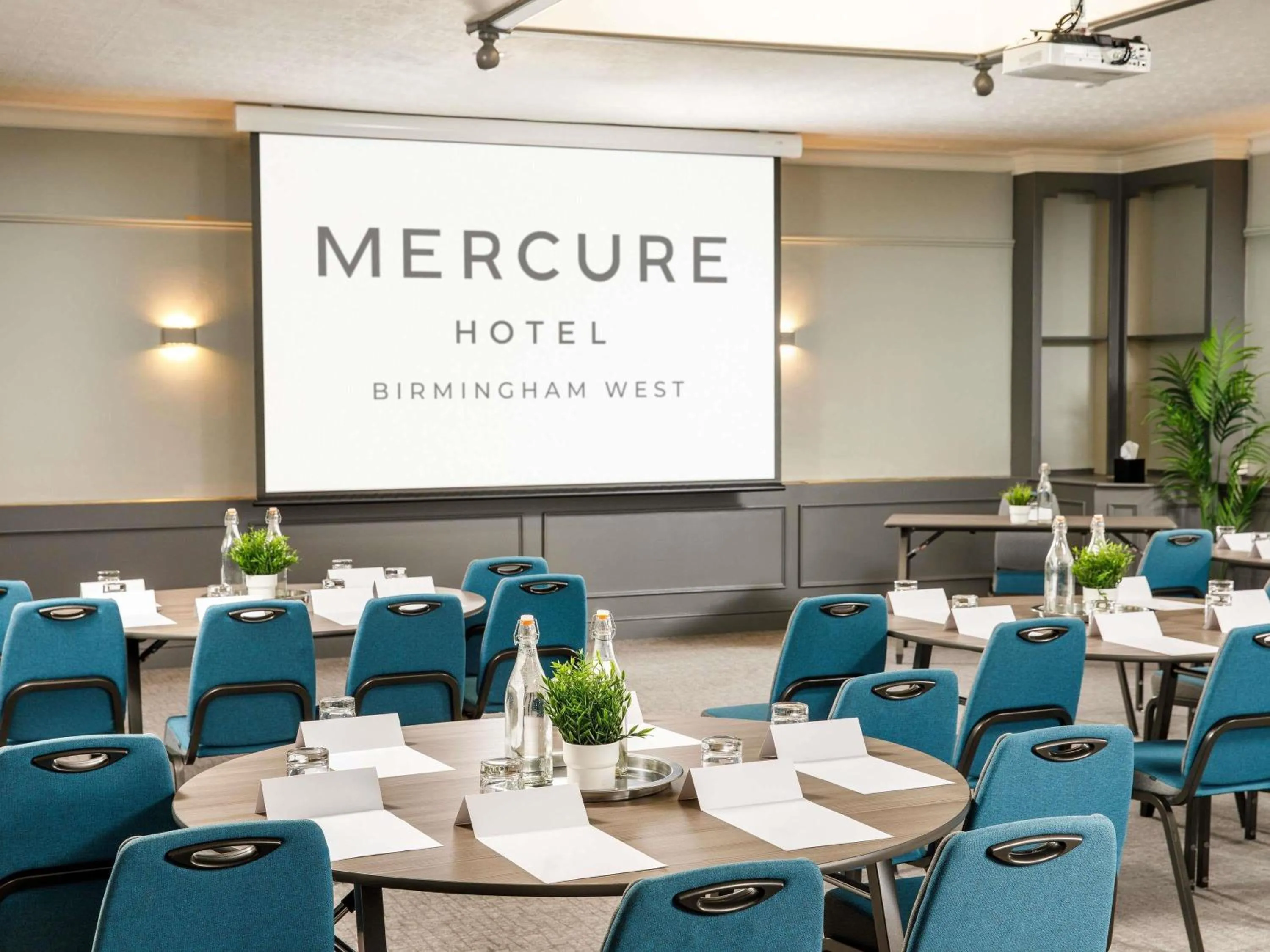 Meeting/conference room in Mercure Birmingham West Hotel