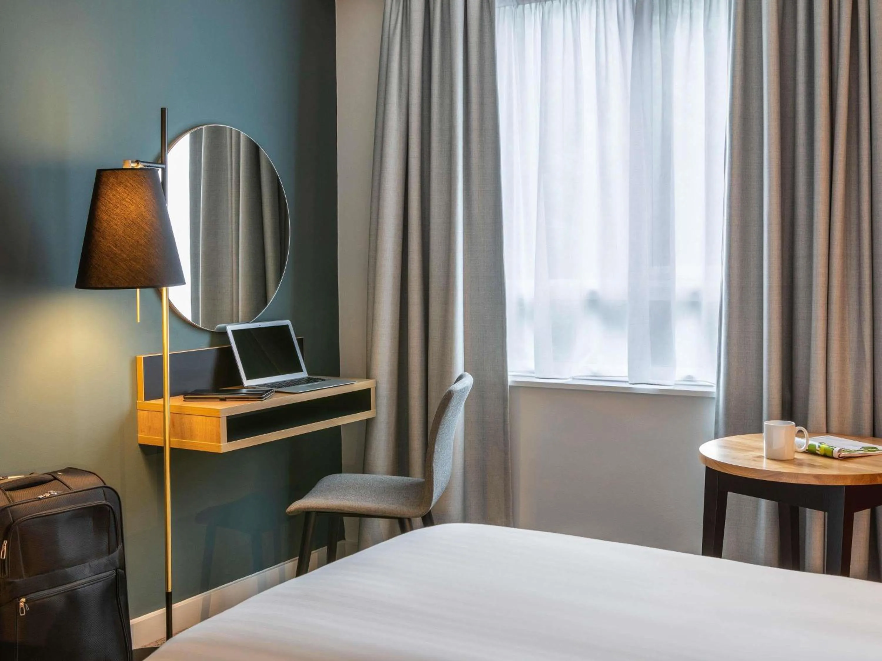 Bedroom, Bed in Mercure Birmingham West Hotel