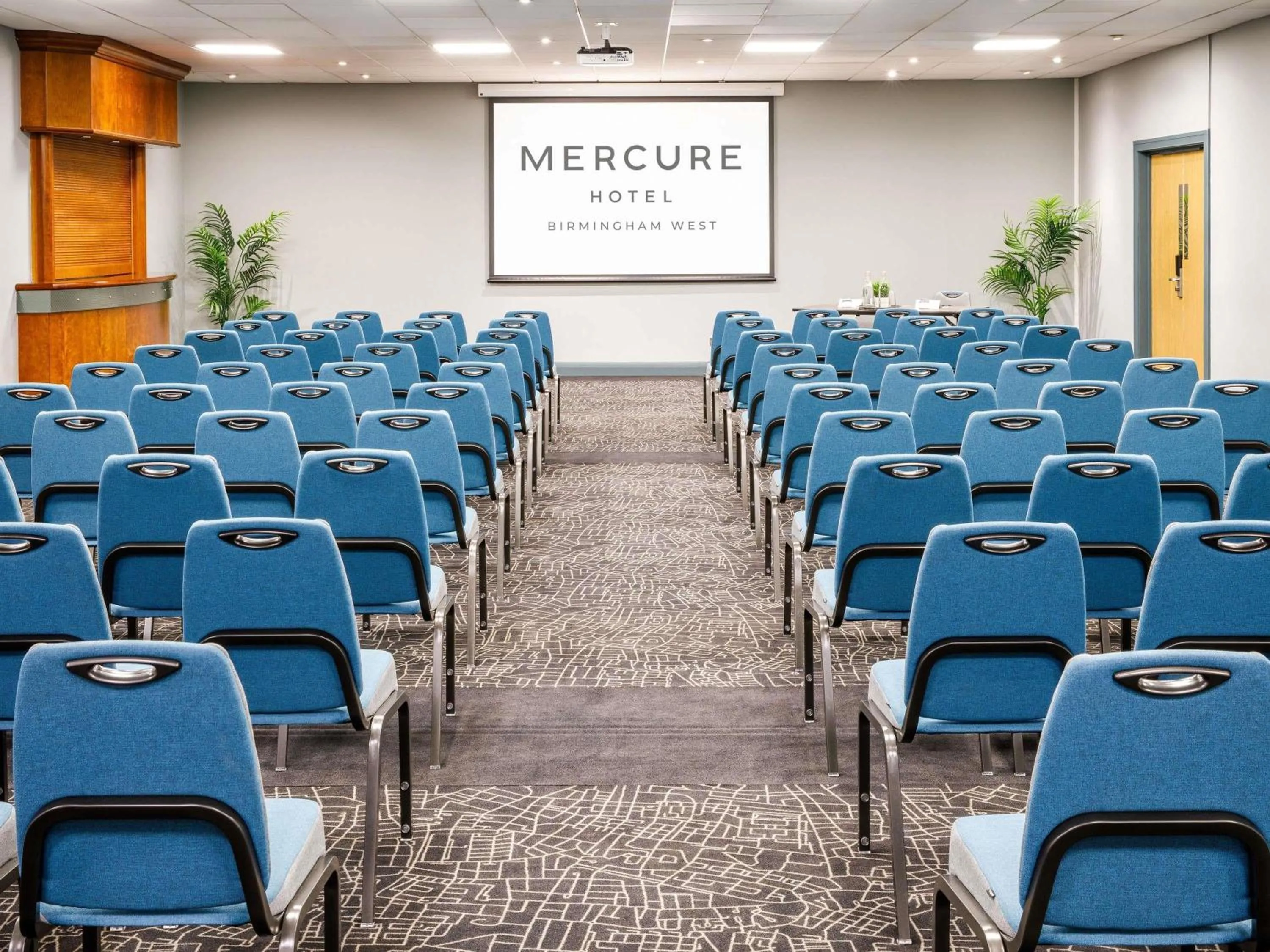 Meeting/conference room in Mercure Birmingham West Hotel