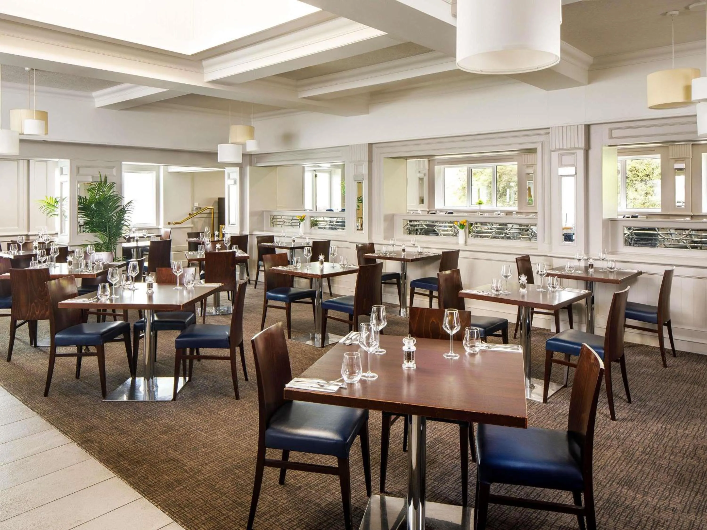 Restaurant/places to eat in Mercure Birmingham West Hotel