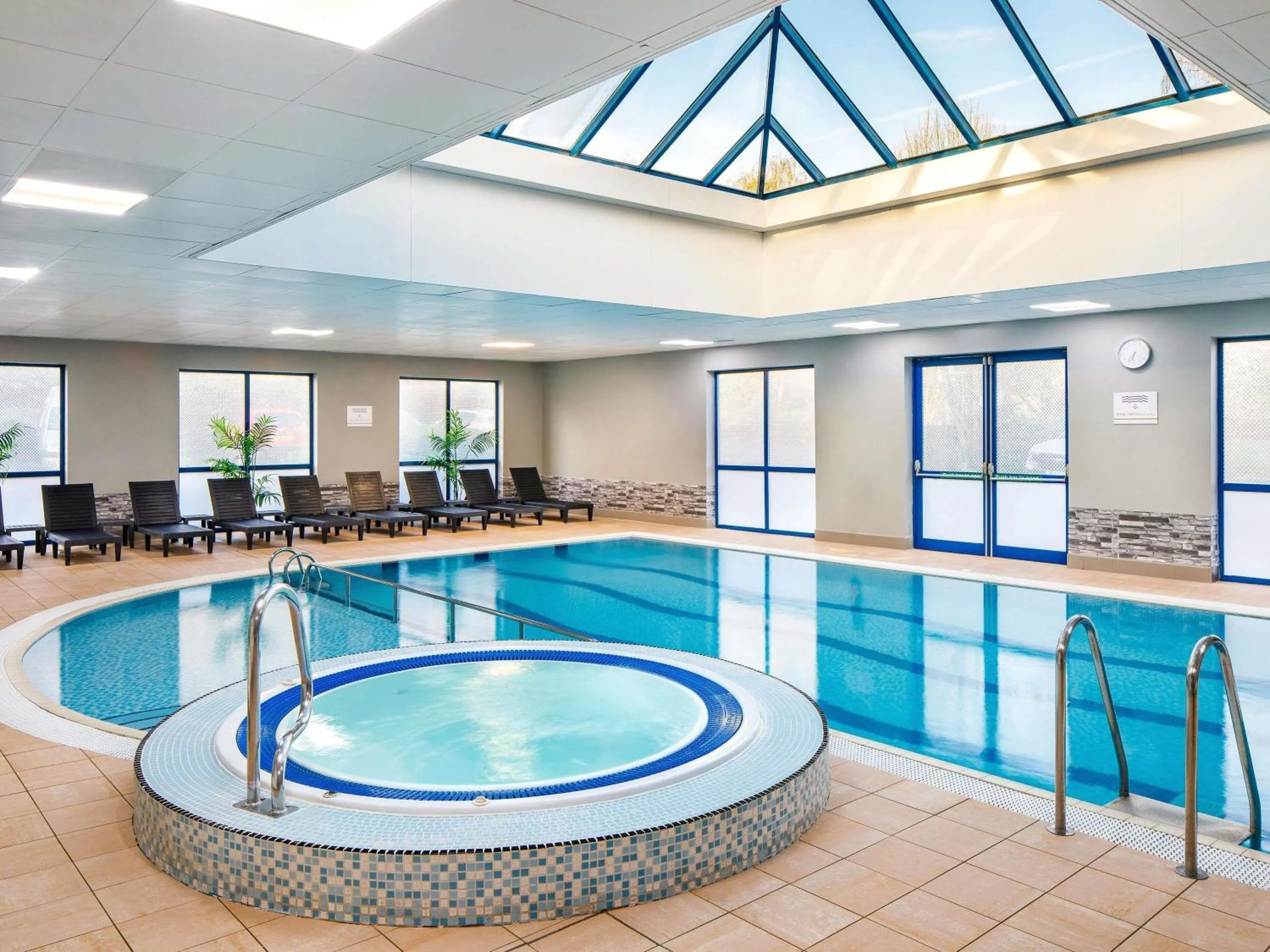 Property building in Mercure Birmingham West Hotel