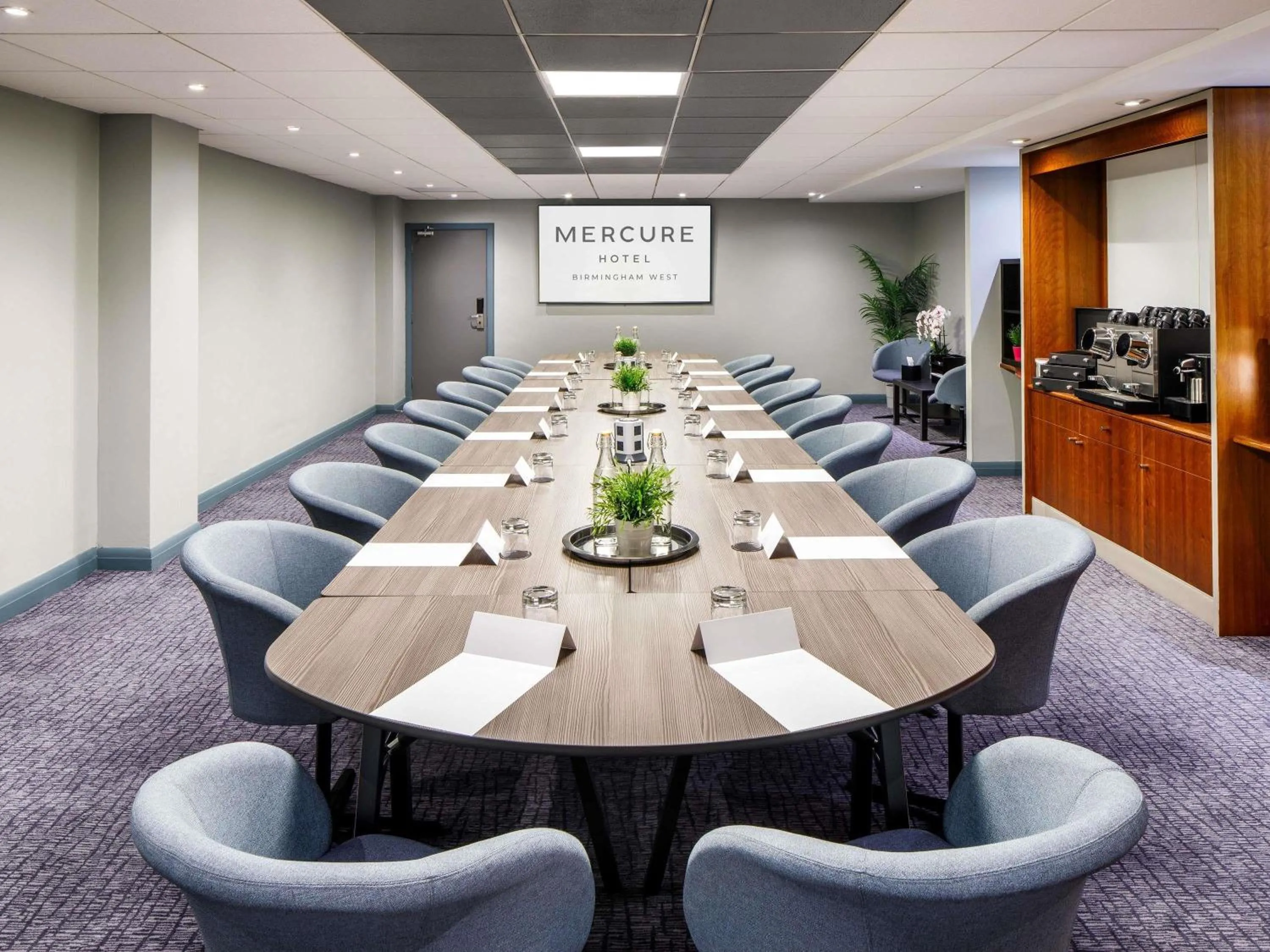 Meeting/conference room in Mercure Birmingham West Hotel