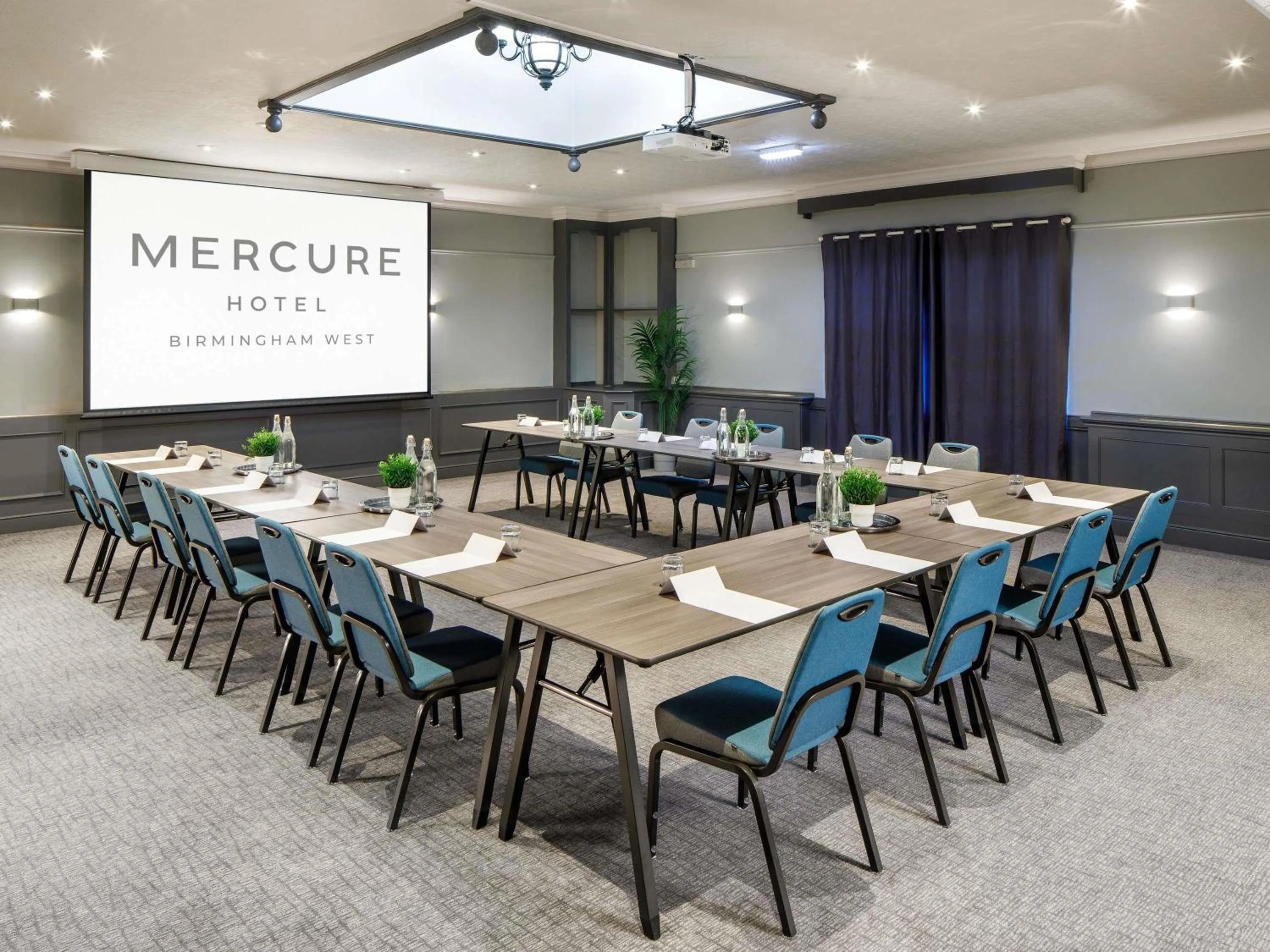 Meeting/conference room in Mercure Birmingham West Hotel