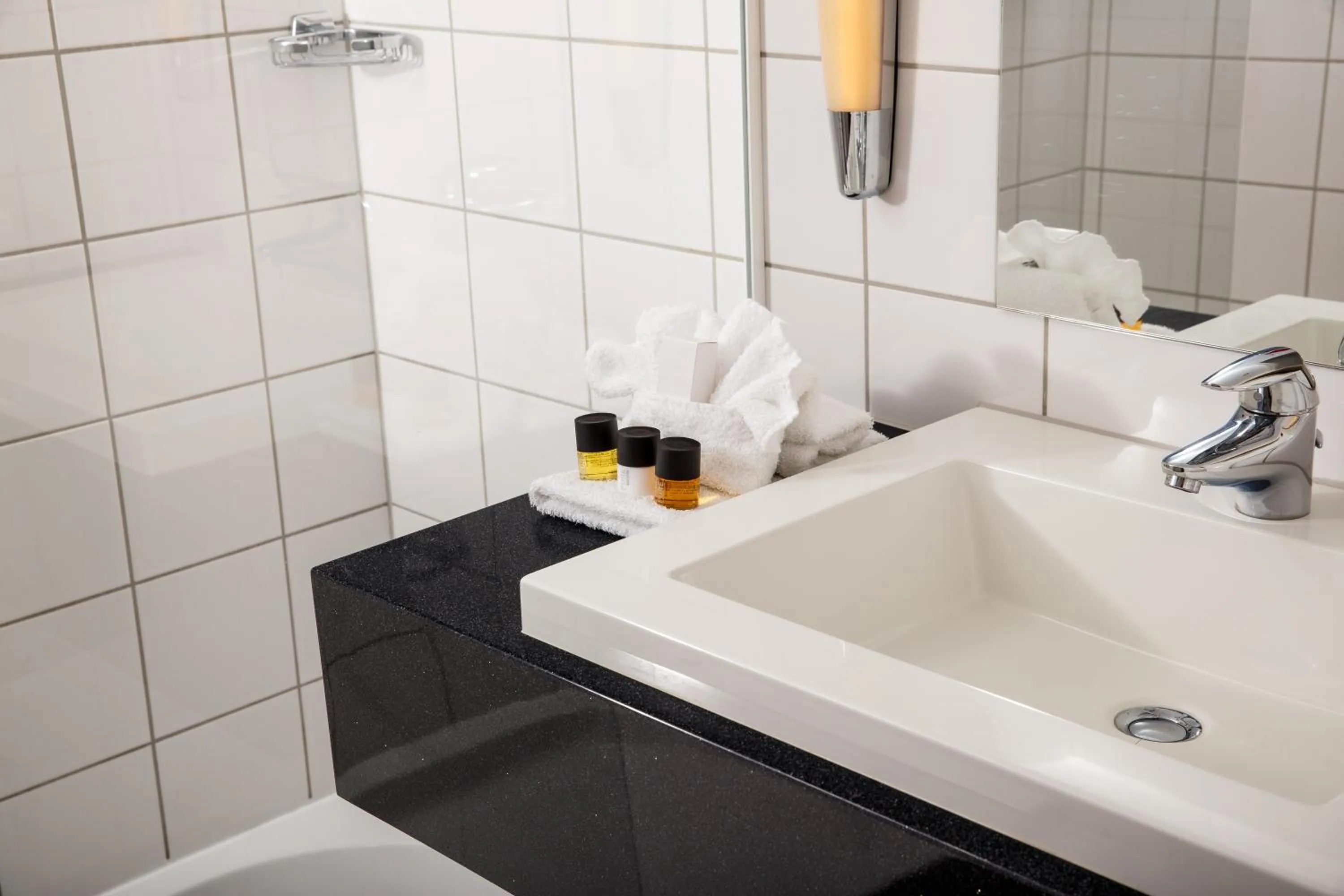 Bathroom in Mercure Birmingham West Hotel