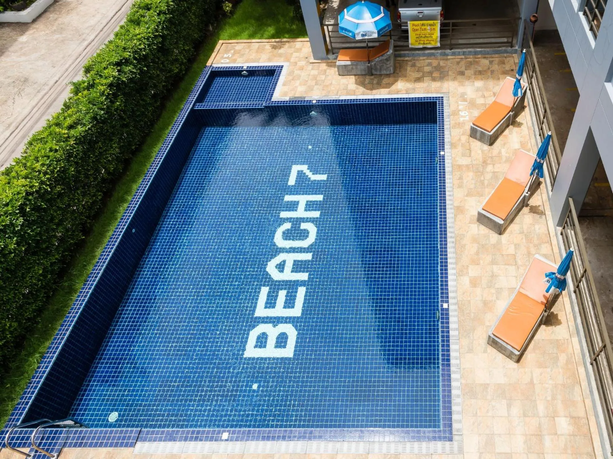 Pool view in Beach 7 Condo