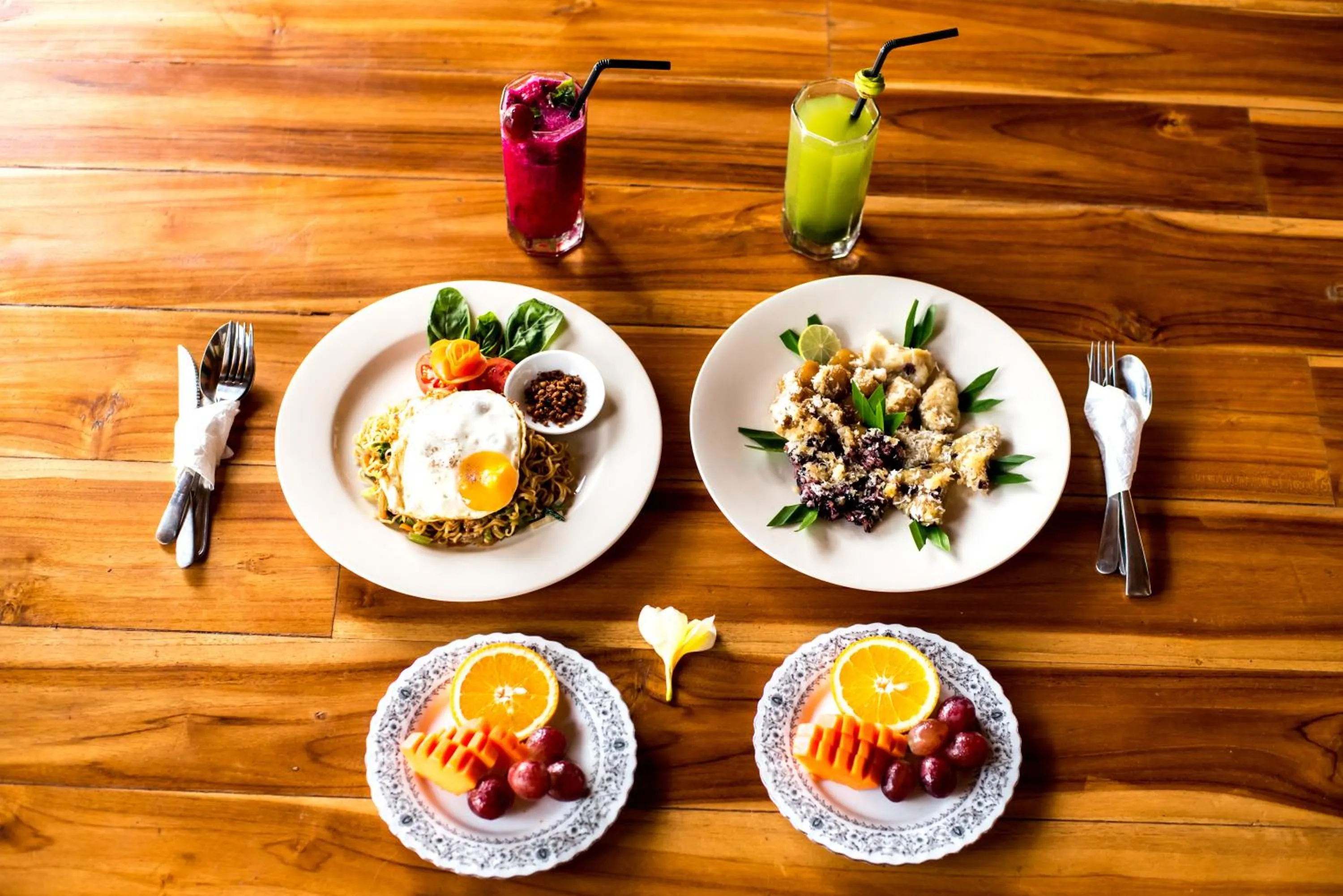 Food and drinks in Puri Kobot