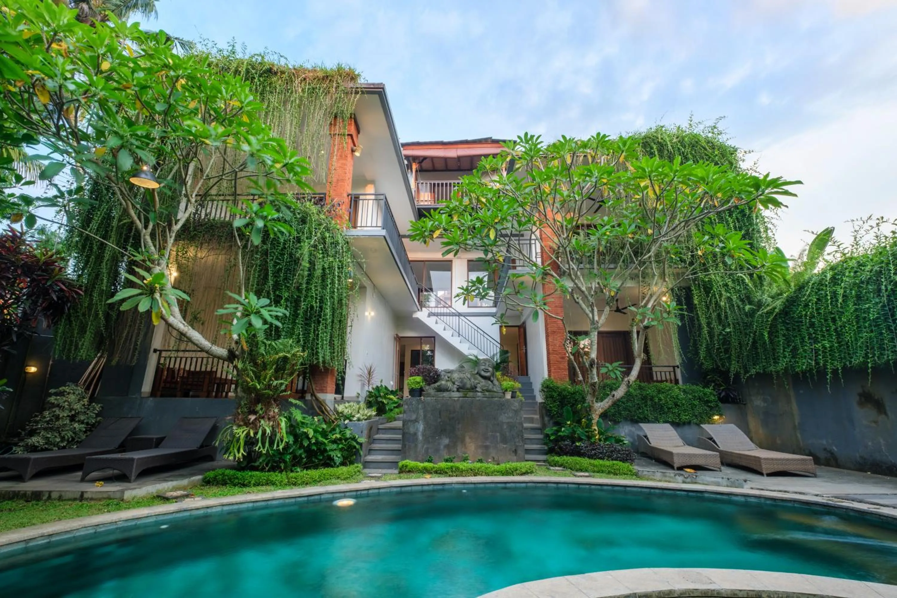 Property building in Puri Kobot