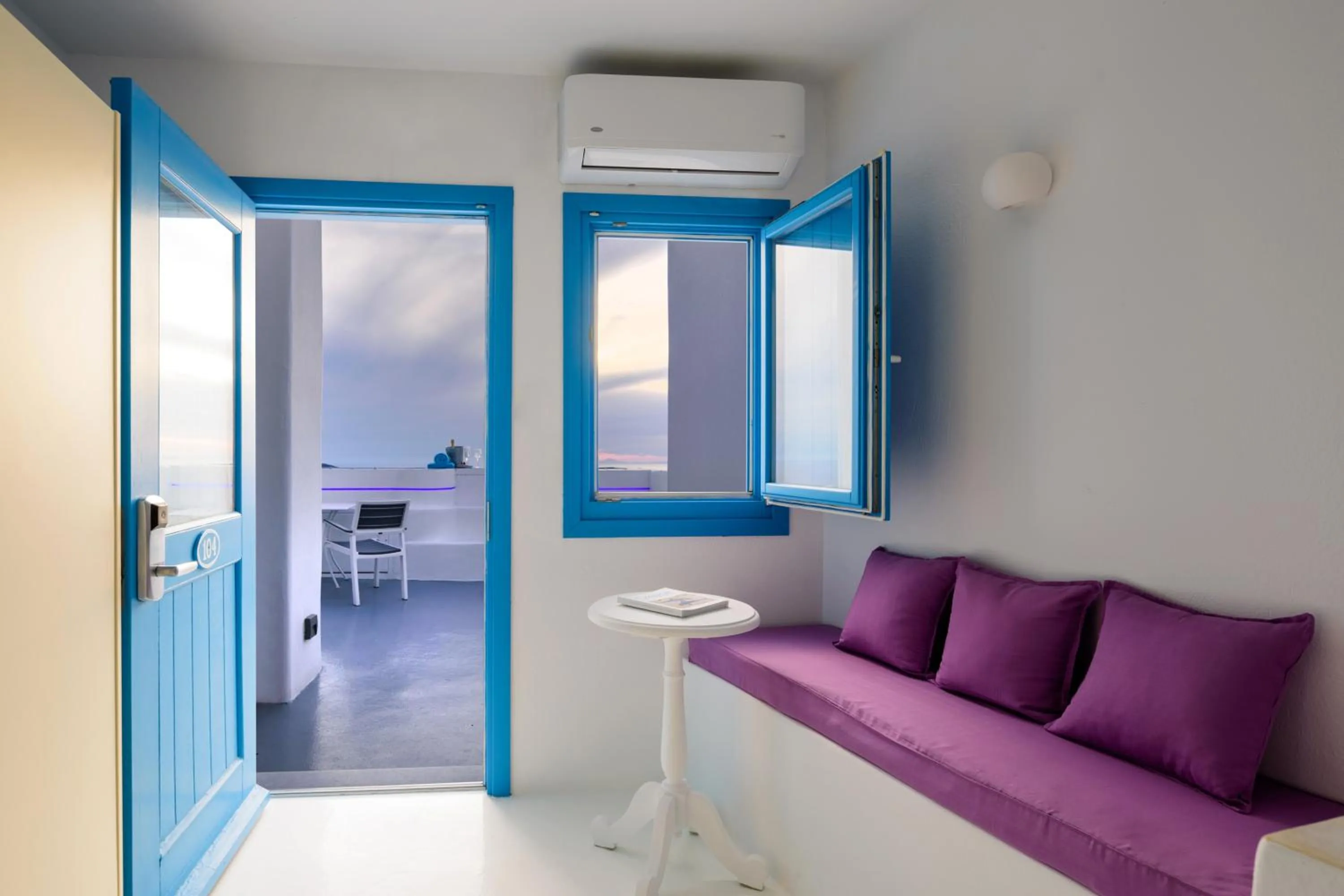 Seating area in Abyssanto Suites and Spa