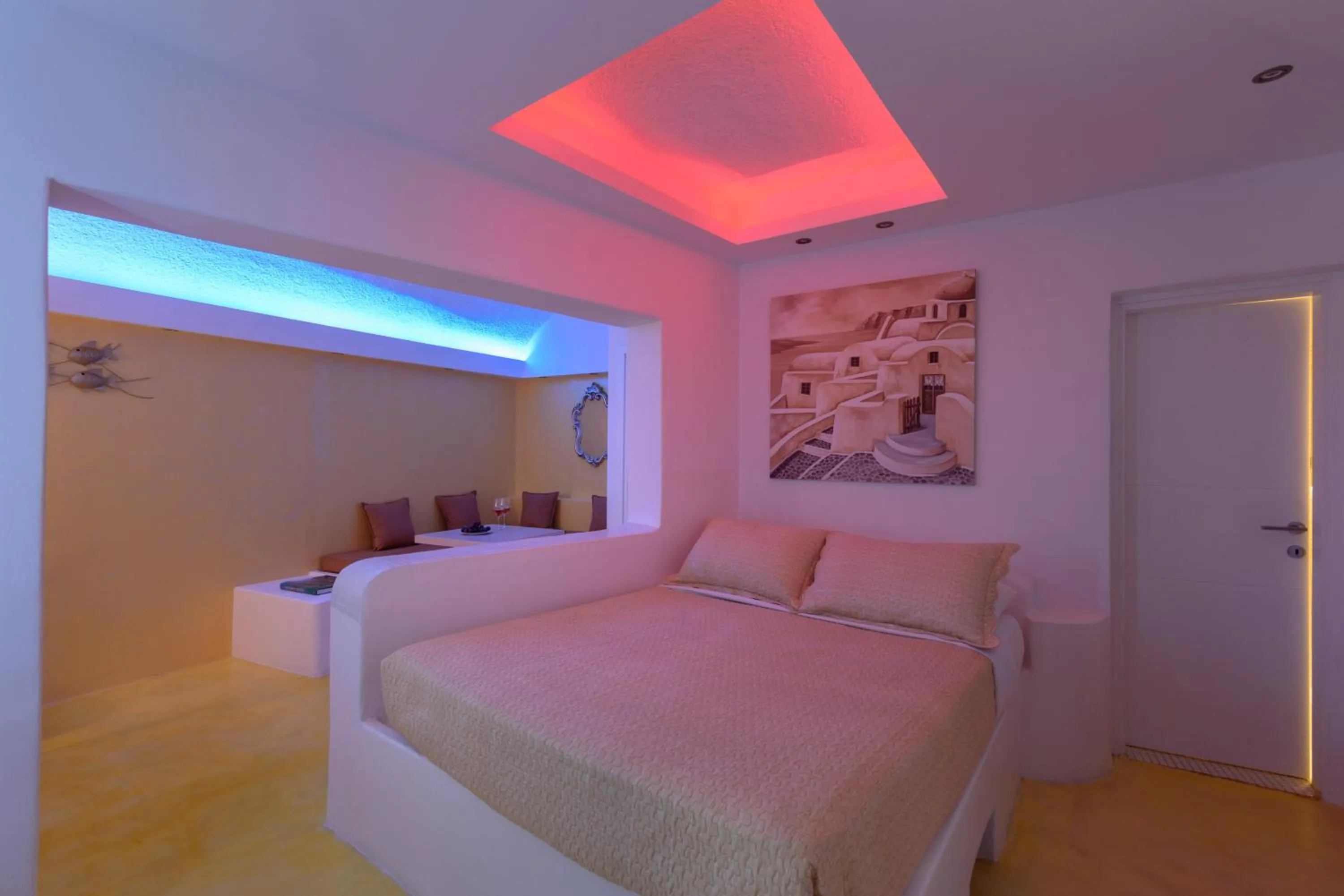 Bed in Abyssanto Suites and Spa