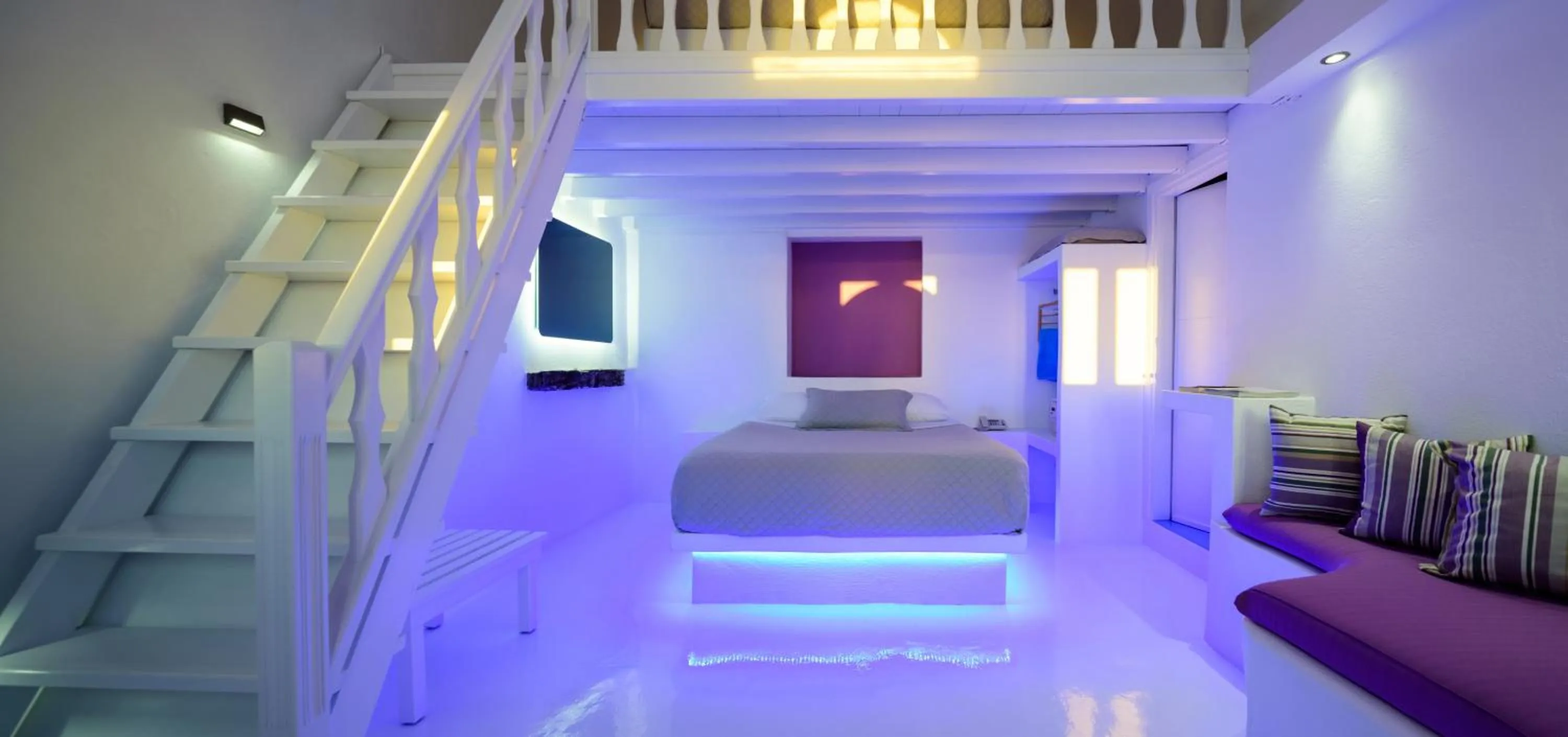 Bed in Abyssanto Suites and Spa