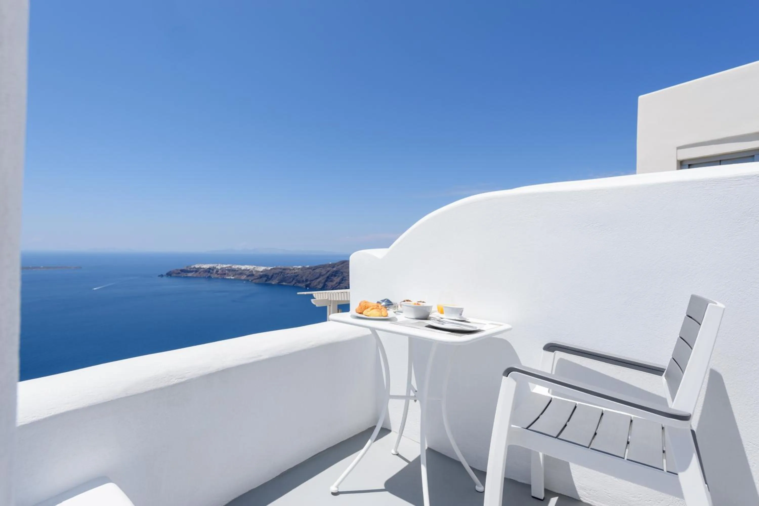 Food and drinks in Abyssanto Suites and Spa