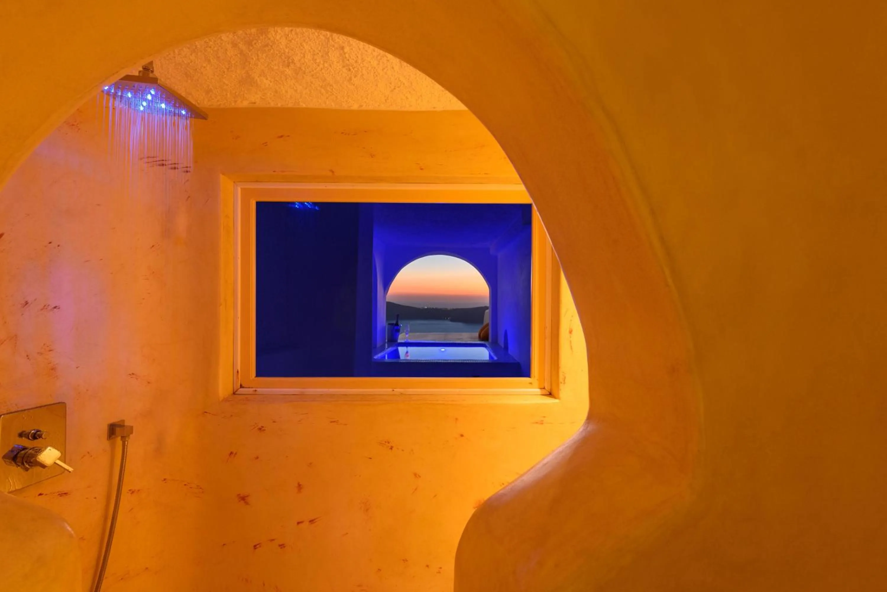 Shower in Abyssanto Suites and Spa