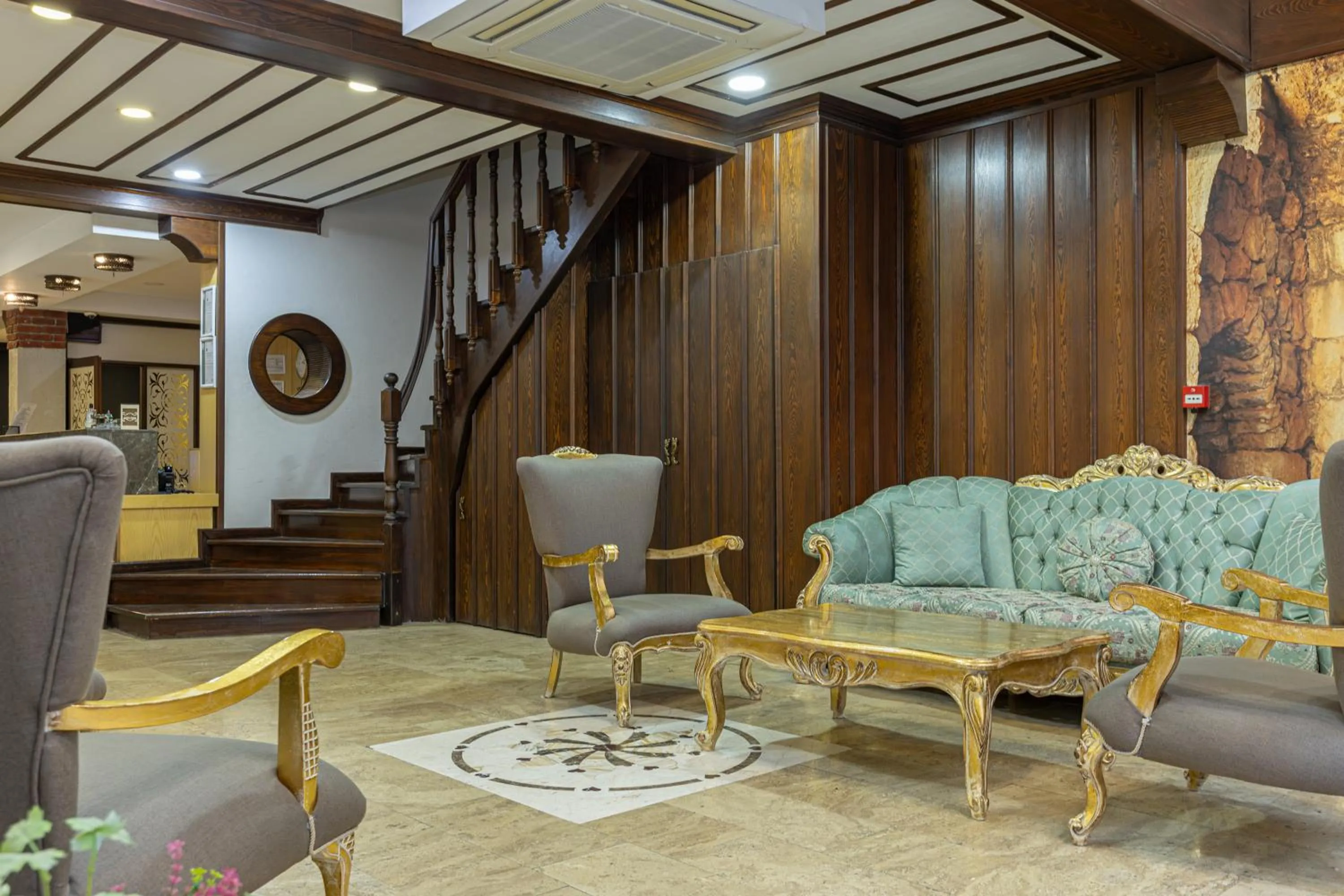 Seating area in Bursa Grand Family HOTEL