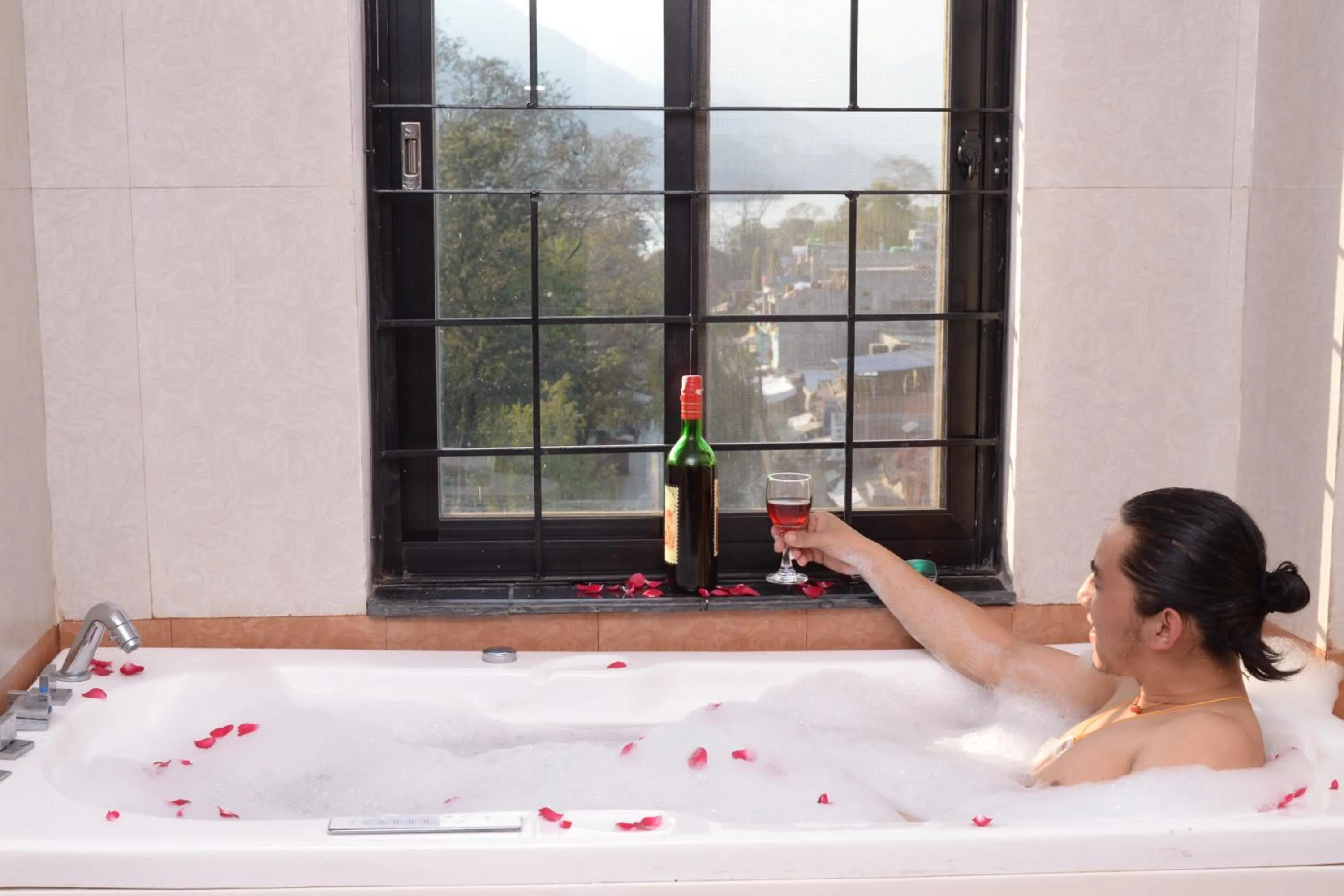 Bath in Hotel Raniban Arcade