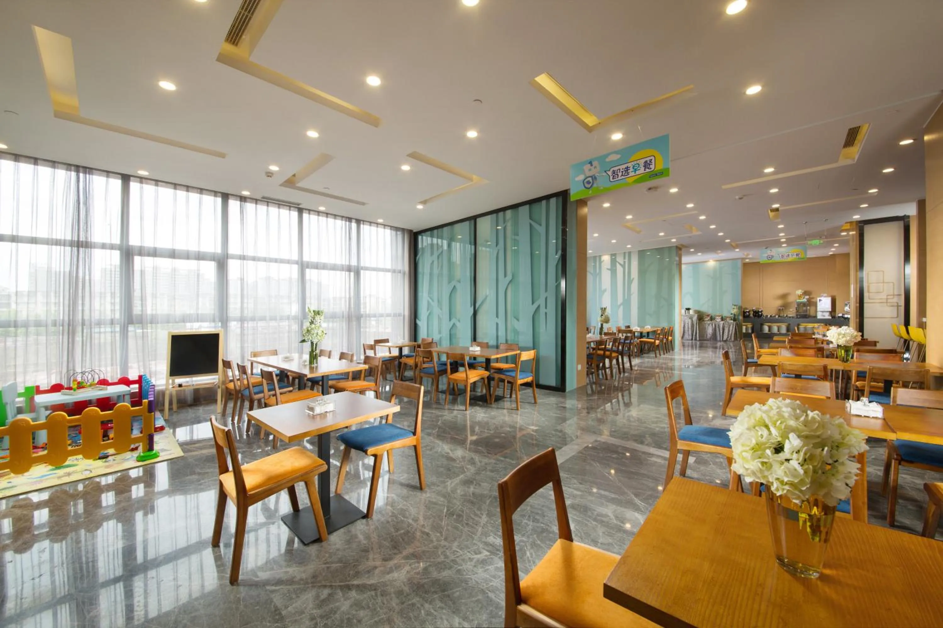 Restaurant/Places to Eat in Holiday Inn Express Chengdu Dafeng, an IHG Hotel