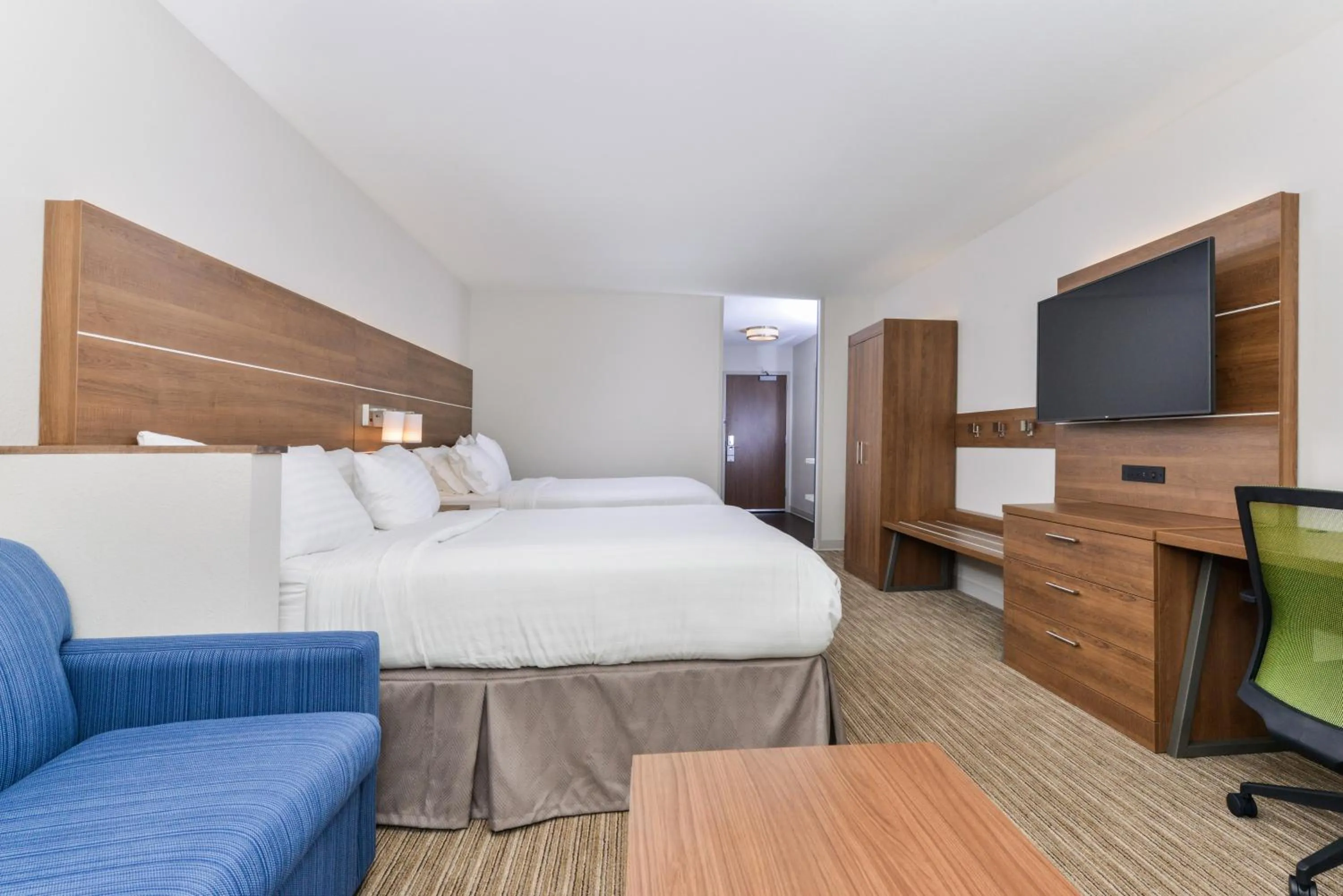 Photo of the whole room, Bed in Holiday Inn Express & Suites - Ogallala by IHG