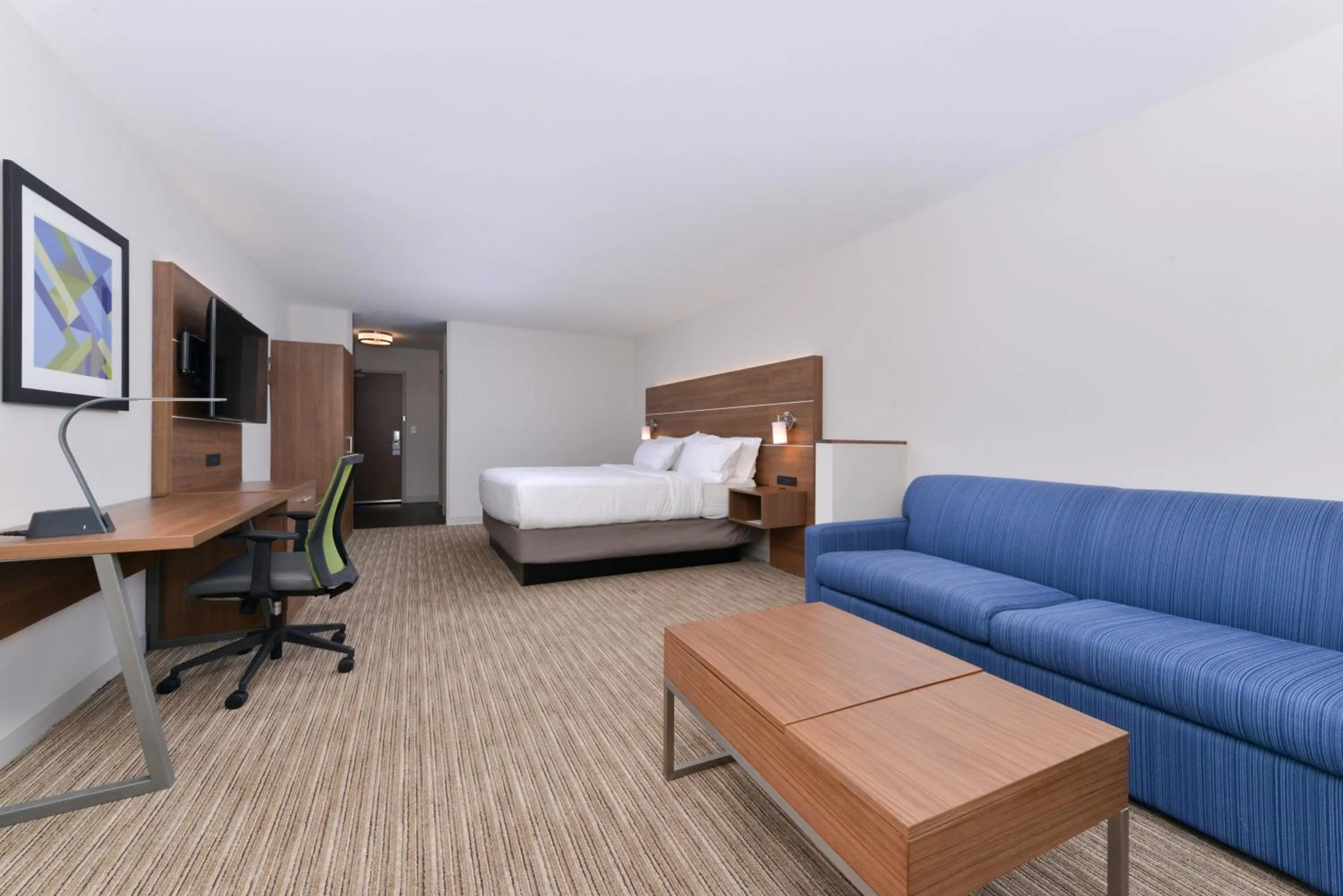 Photo of the whole room, Bed in Holiday Inn Express & Suites - Ogallala by IHG