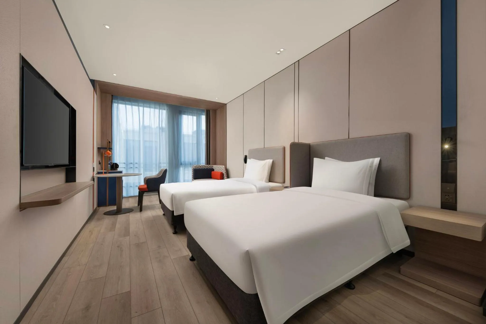Photo of the whole room, Bed in Holiday Inn Express Shanghai Pujiang by IHG