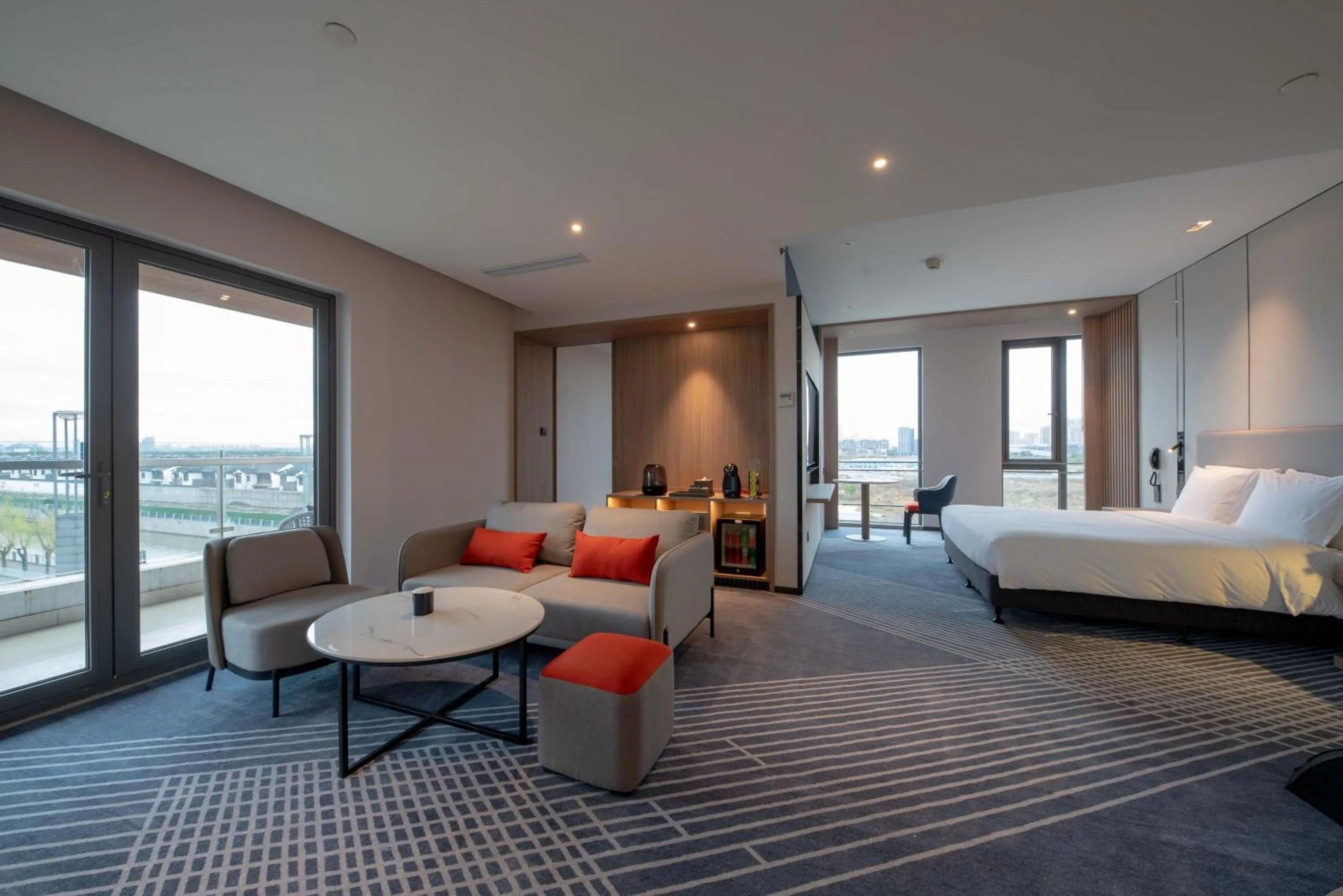 Bedroom, Bed in Holiday Inn Express Shanghai Pujiang by IHG