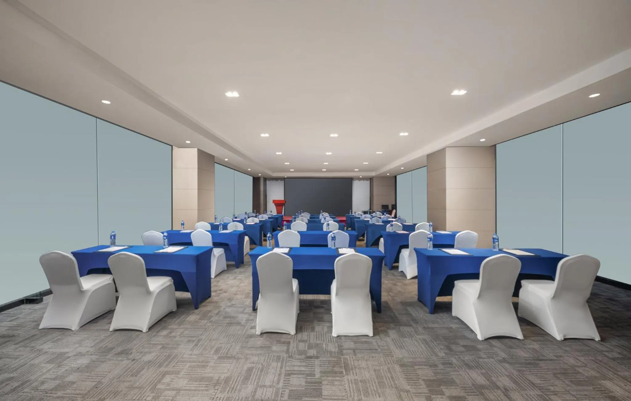 Meeting/conference room in Holiday Inn Express Shanghai Pujiang by IHG