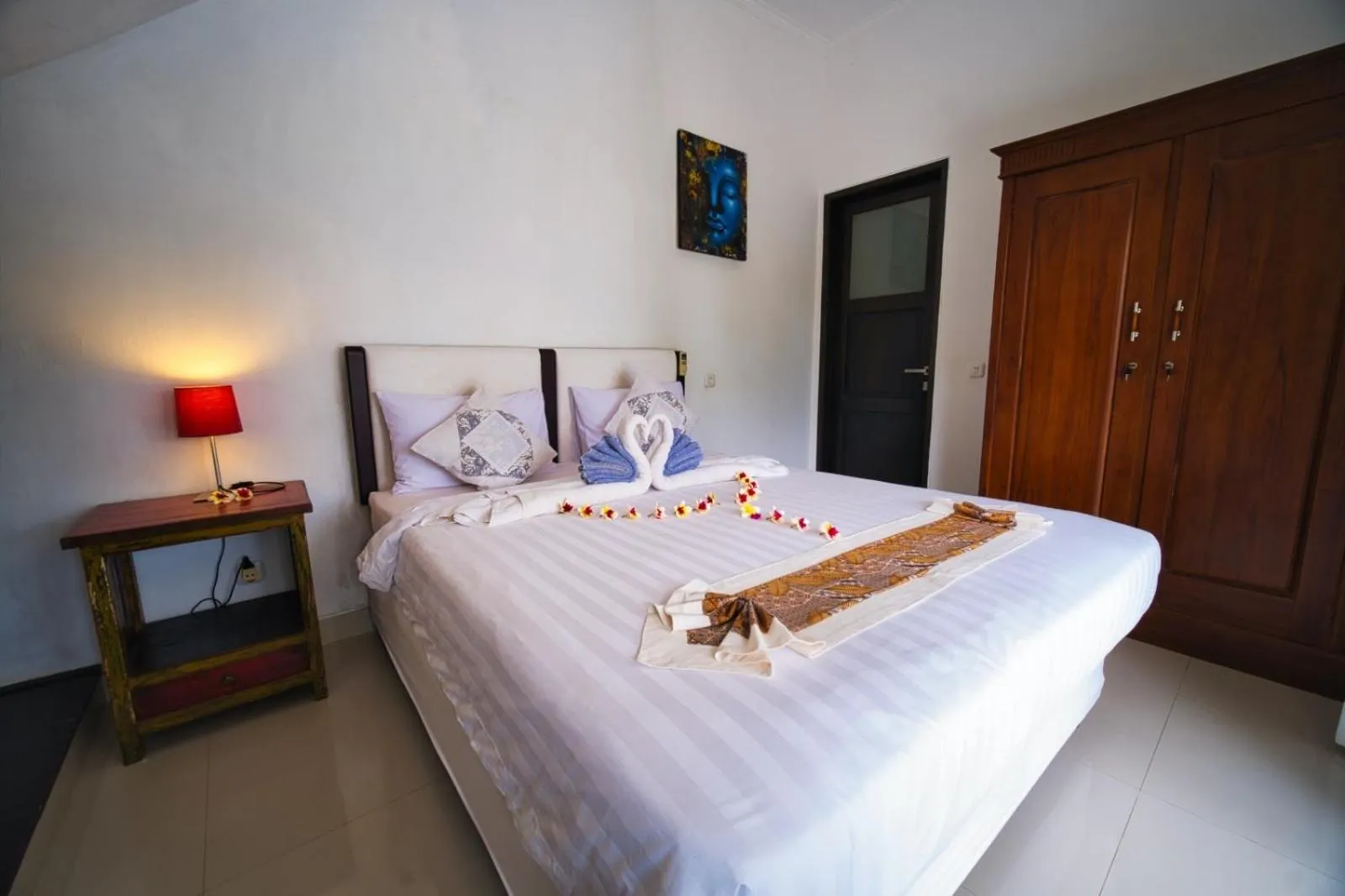 Bed in Sing Sing Resort Lovina