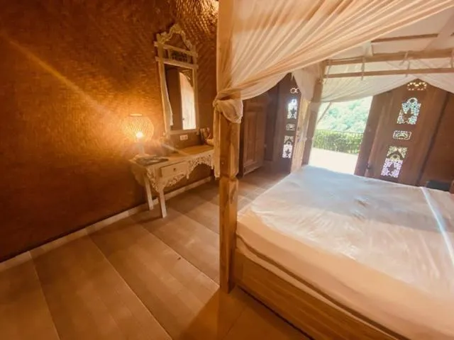 Bed in Sing Sing Resort Lovina