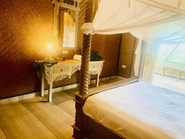 Bed in Sing Sing Resort Lovina