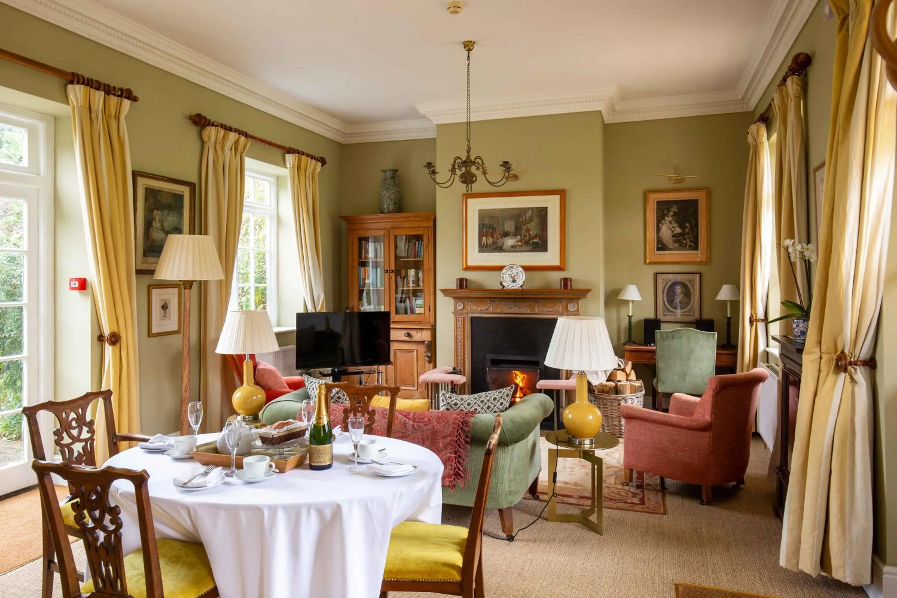 Dining area in Sandown Cottage