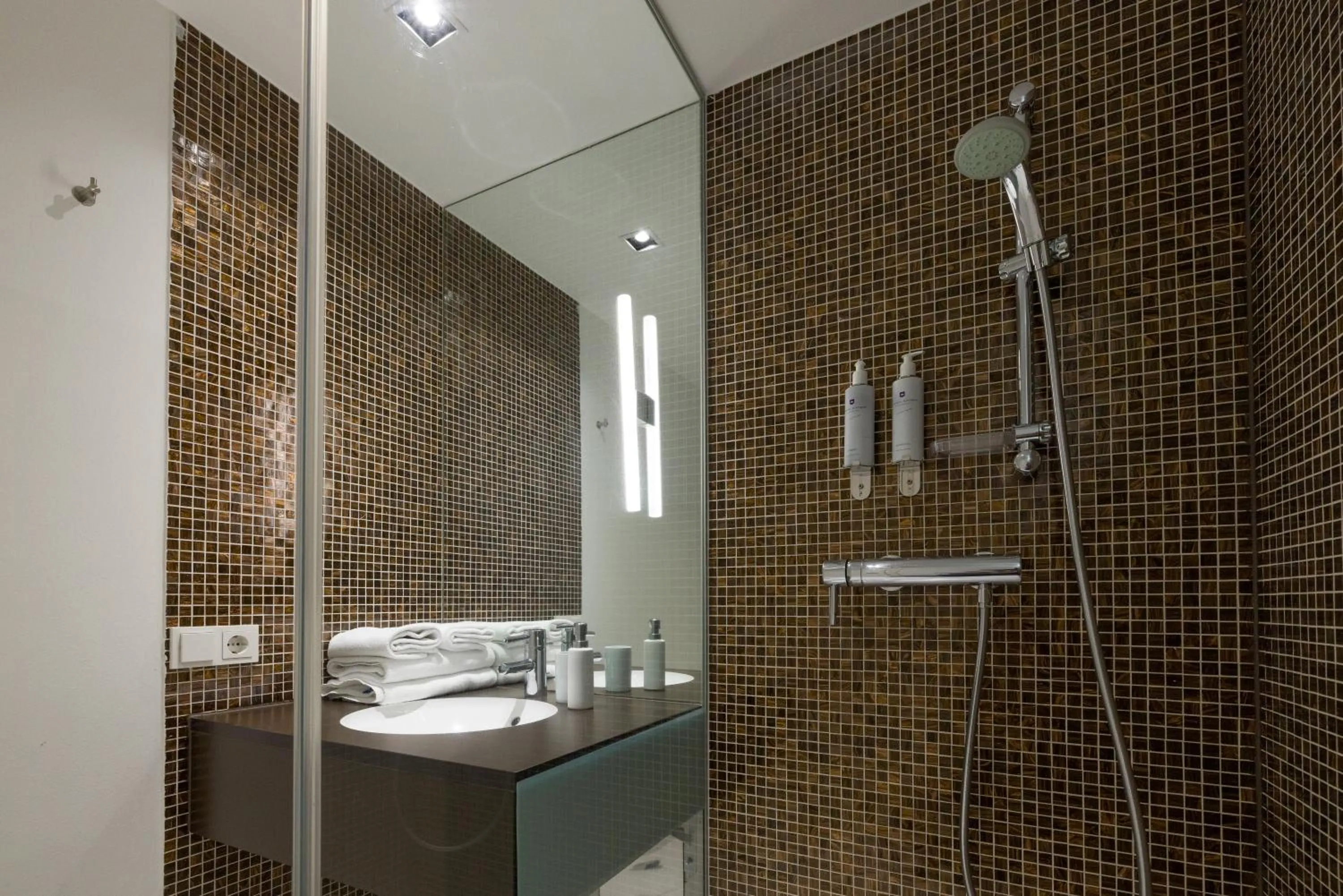Shower in RAFAEL KAISER - Premium Apartments City Centre - Contactless Check-In
