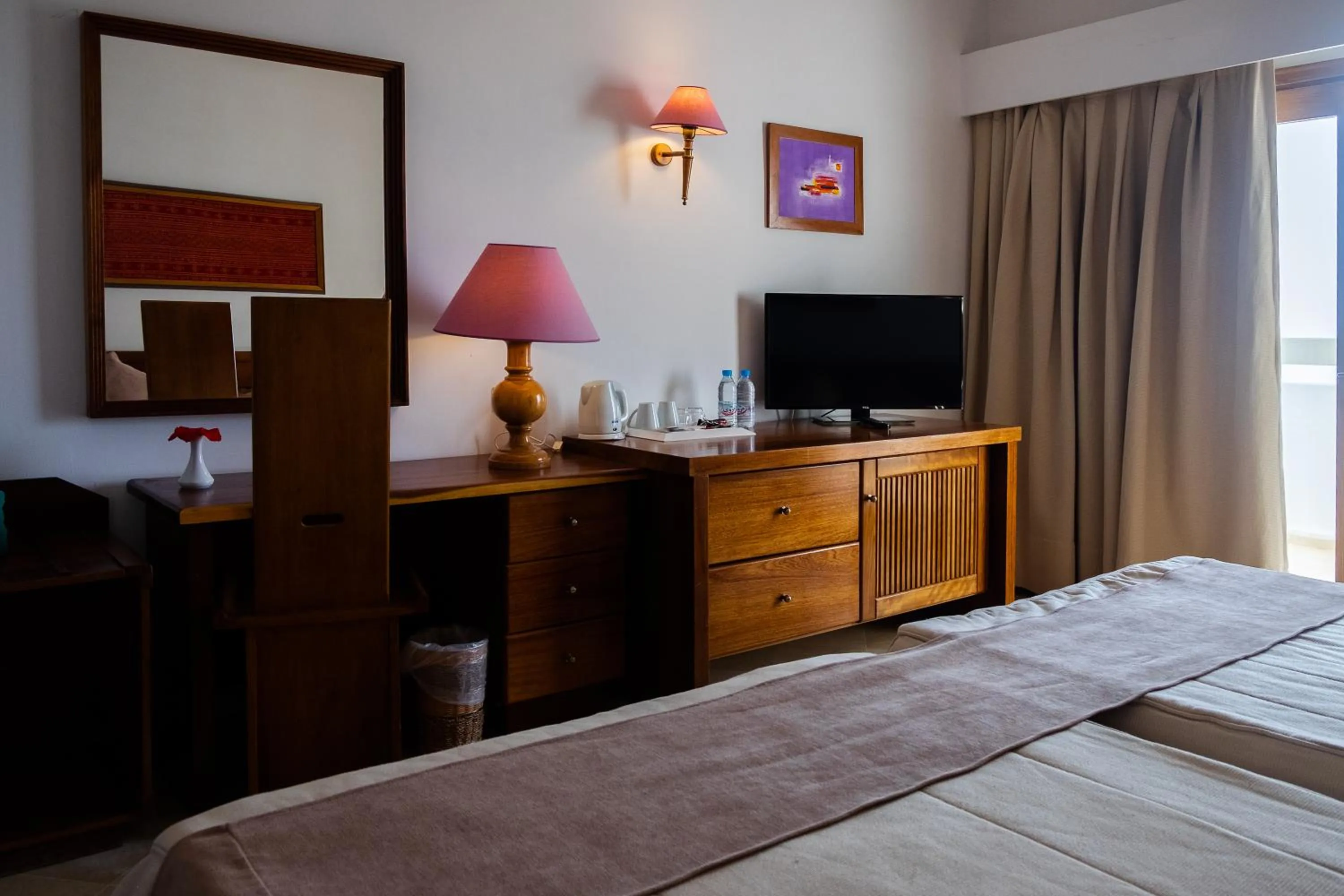 TV and multimedia, Bed in The Orangers Beach Resort and Bungalows All Inclusive