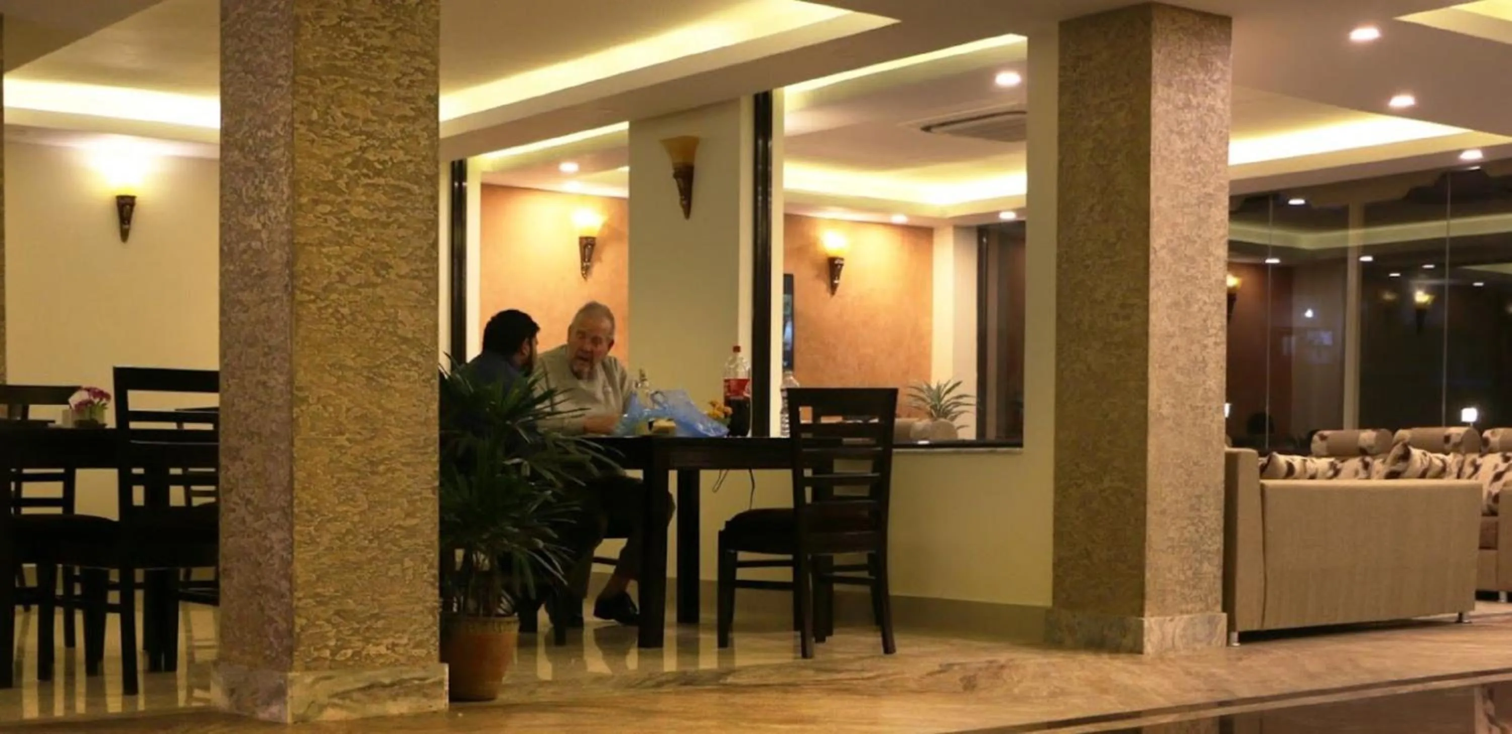 Restaurant/places to eat in Hotel Hema