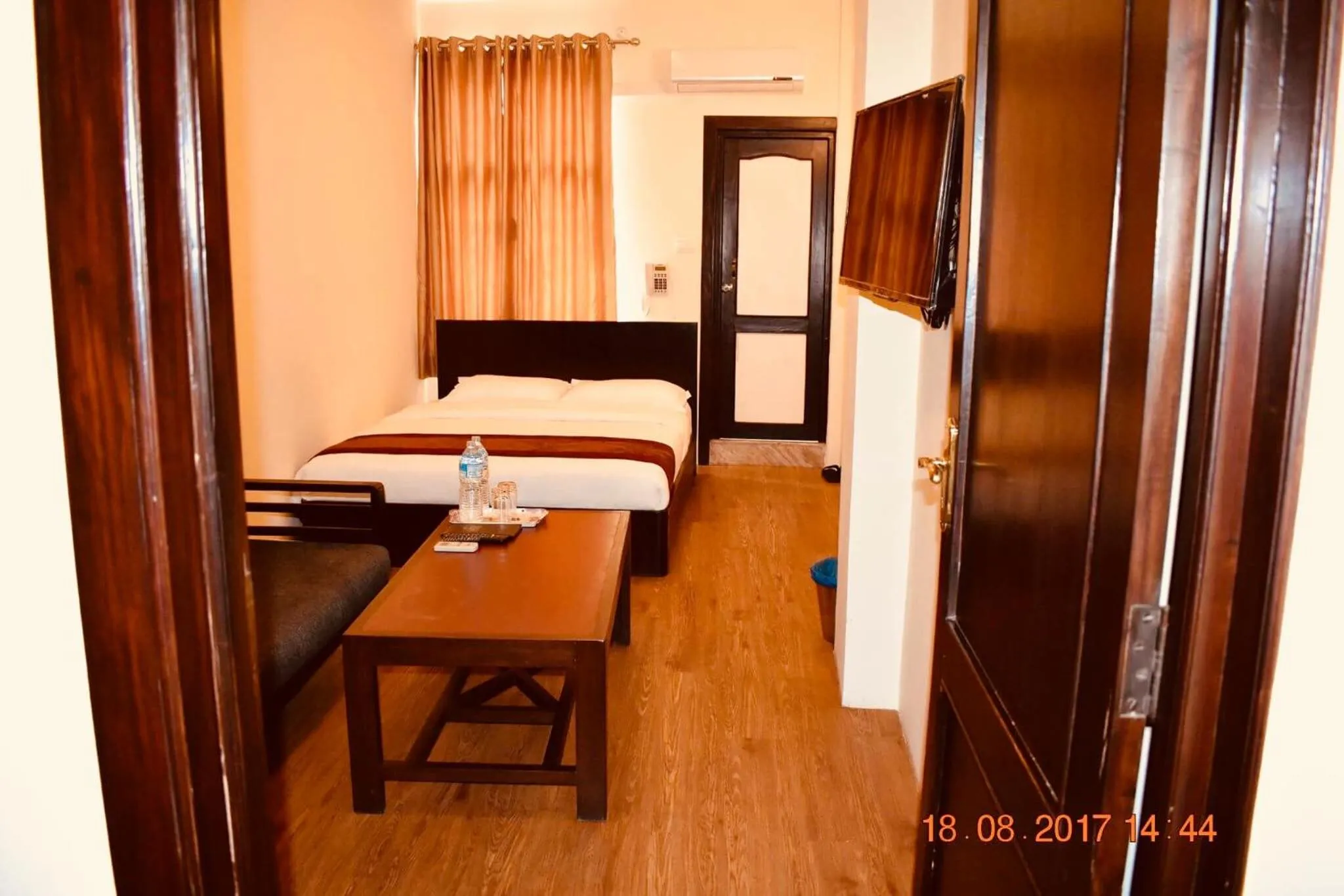 Bathroom, Bed in Hotel Hema